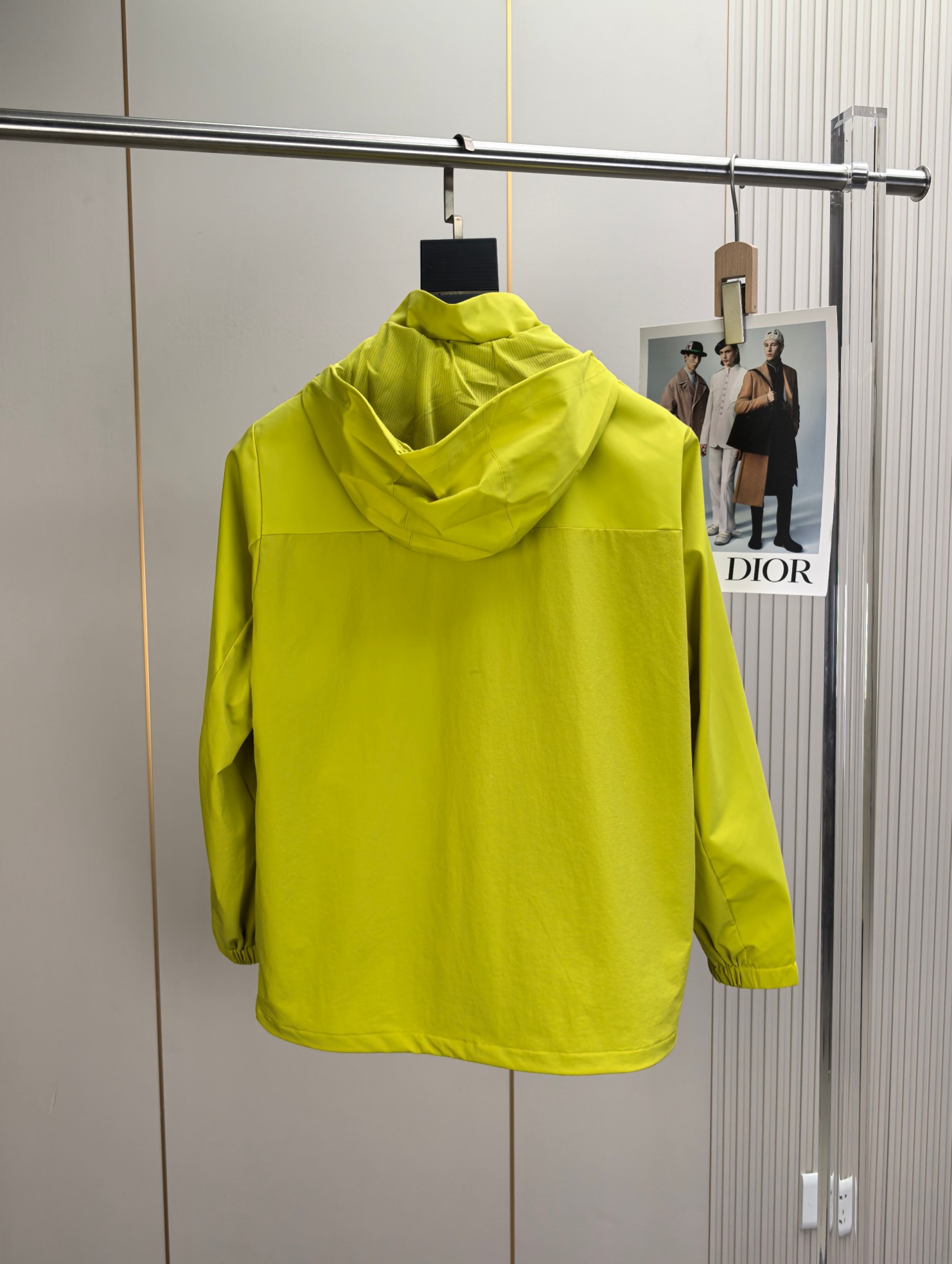 始祖鸟。2025最新款秋冬男士新品 防风防雨夹克冲锋衣！连帽外套更是秋冬衣橱里必不可少的一件！胸口刺绣L