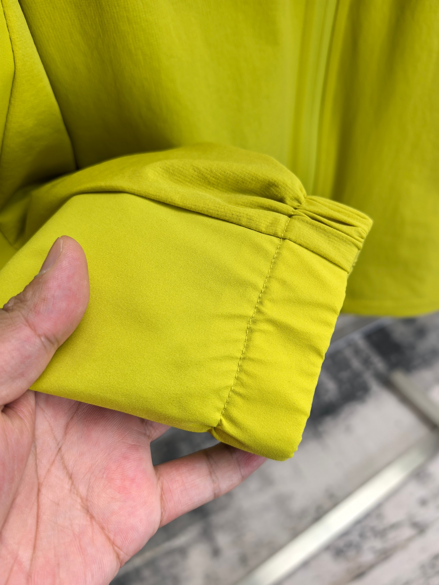 始祖鸟。2025最新款秋冬男士新品 防风防雨夹克冲锋衣！连帽外套更是秋冬衣橱里必不可少的一件！胸口刺绣L