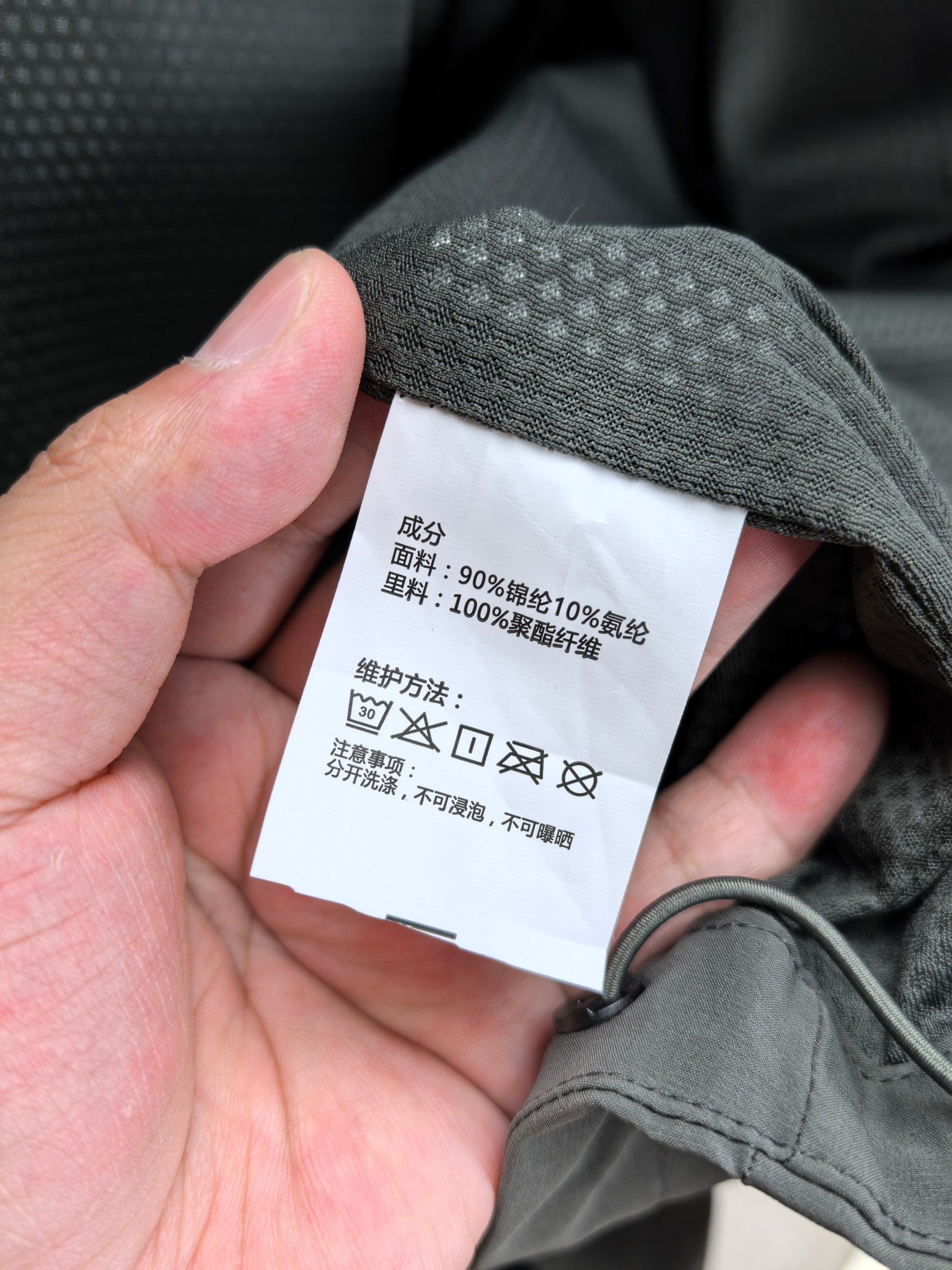 BC。2025最新款秋冬男士新品 防风防雨夹克冲锋衣！连帽外套更是秋冬衣橱里必不可少的一件！胸口刺绣LO