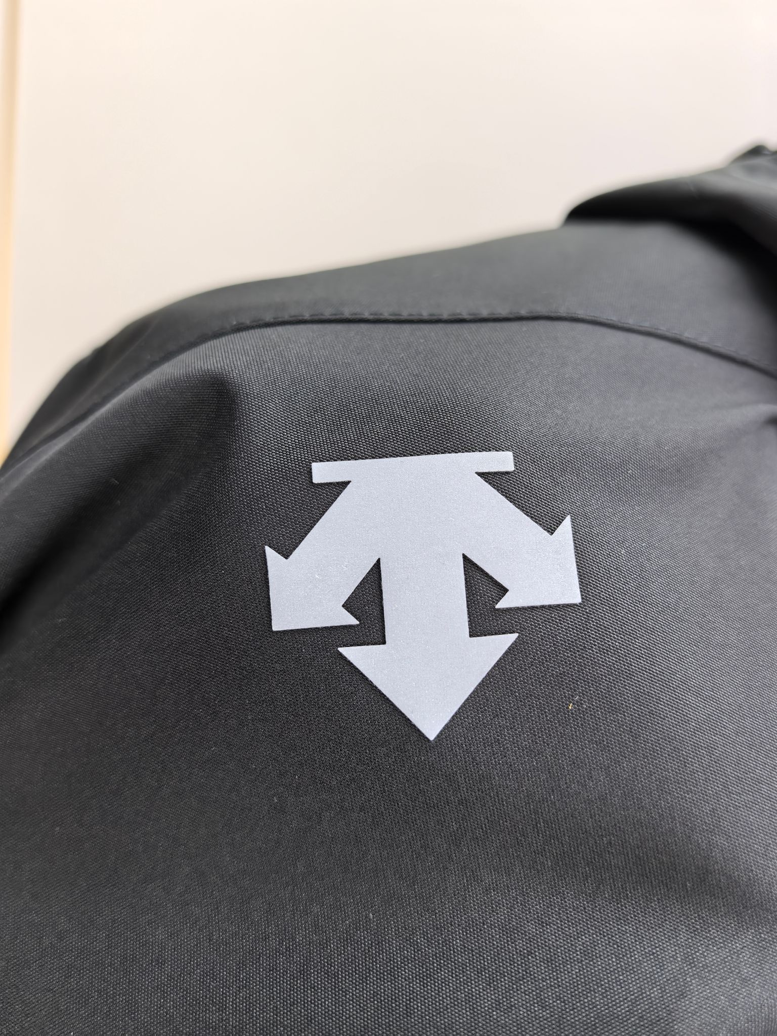 迪桑特。2025最新款秋冬男士新品 防风防雨夹克冲锋衣！连帽外套更是秋冬衣橱里必不可少的一件！胸口刺绣L