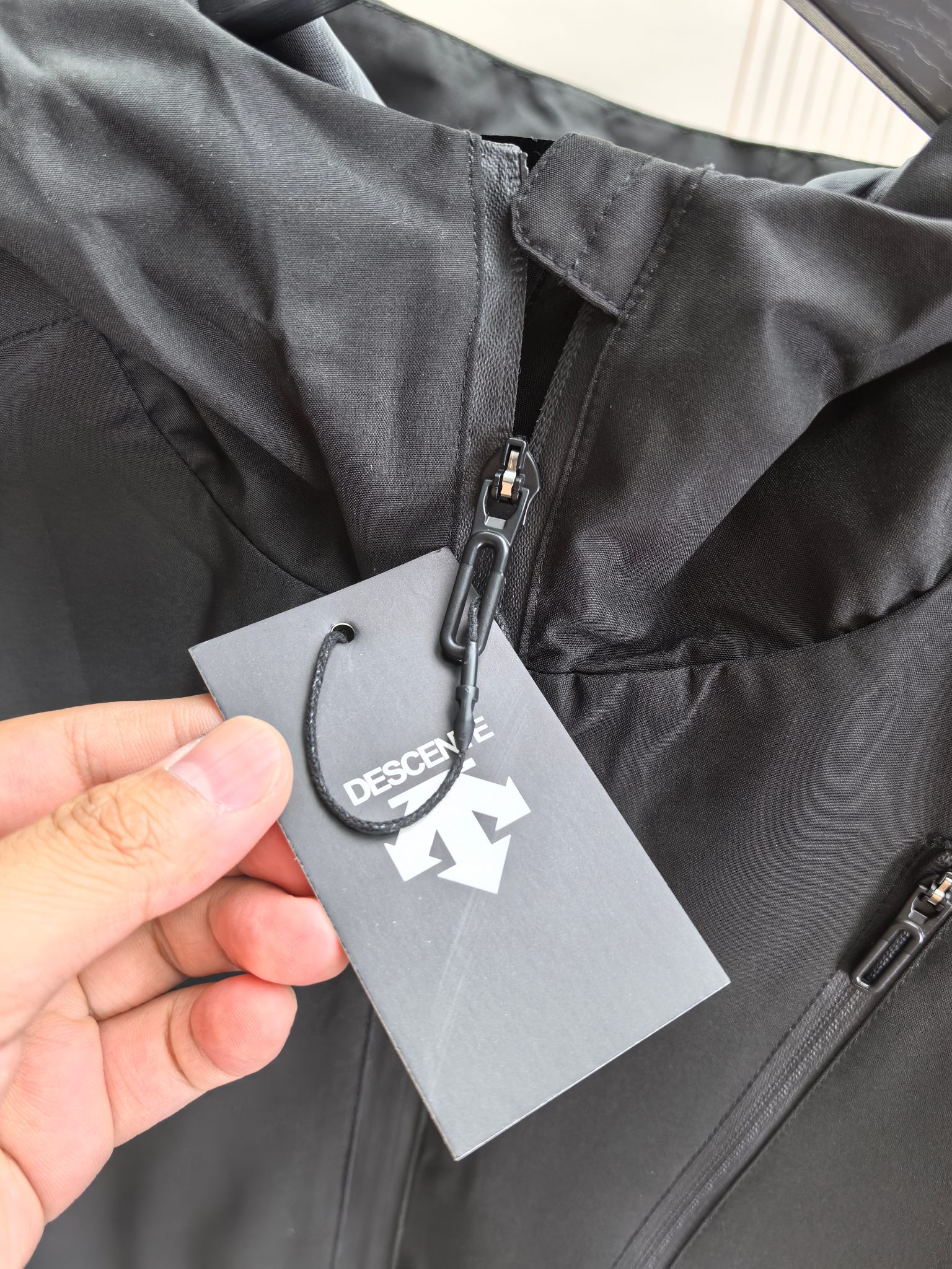 迪桑特。2025最新款秋冬男士新品 防风防雨夹克冲锋衣！连帽外套更是秋冬衣橱里必不可少的一件！胸口刺绣L