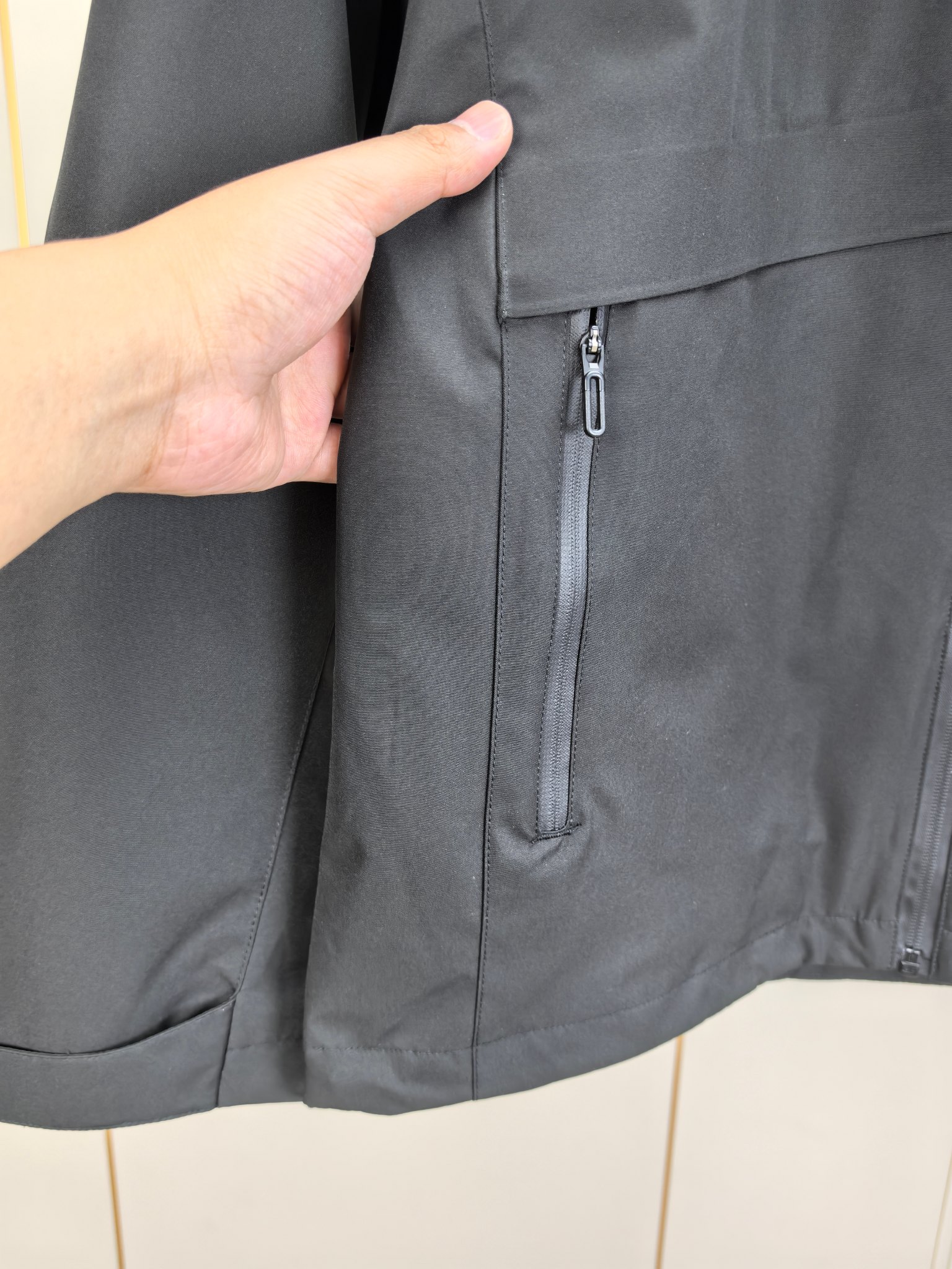 迪桑特。2025最新款秋冬男士新品 防风防雨夹克冲锋衣！连帽外套更是秋冬衣橱里必不可少的一件！胸口刺绣L