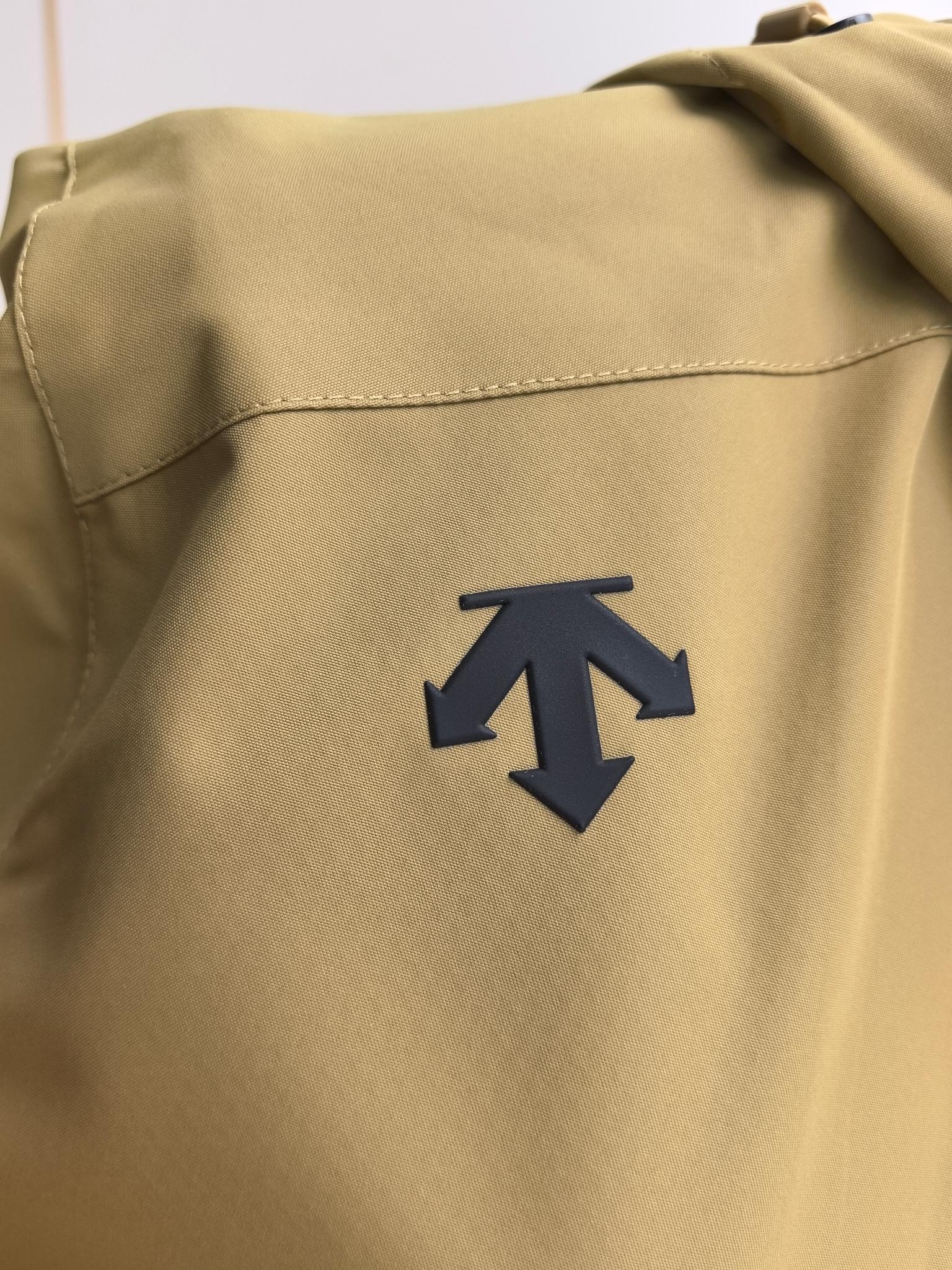 迪桑特。2025最新款秋冬男士新品 防风防雨夹克冲锋衣！连帽外套更是秋冬衣橱里必不可少的一件！胸口刺绣L