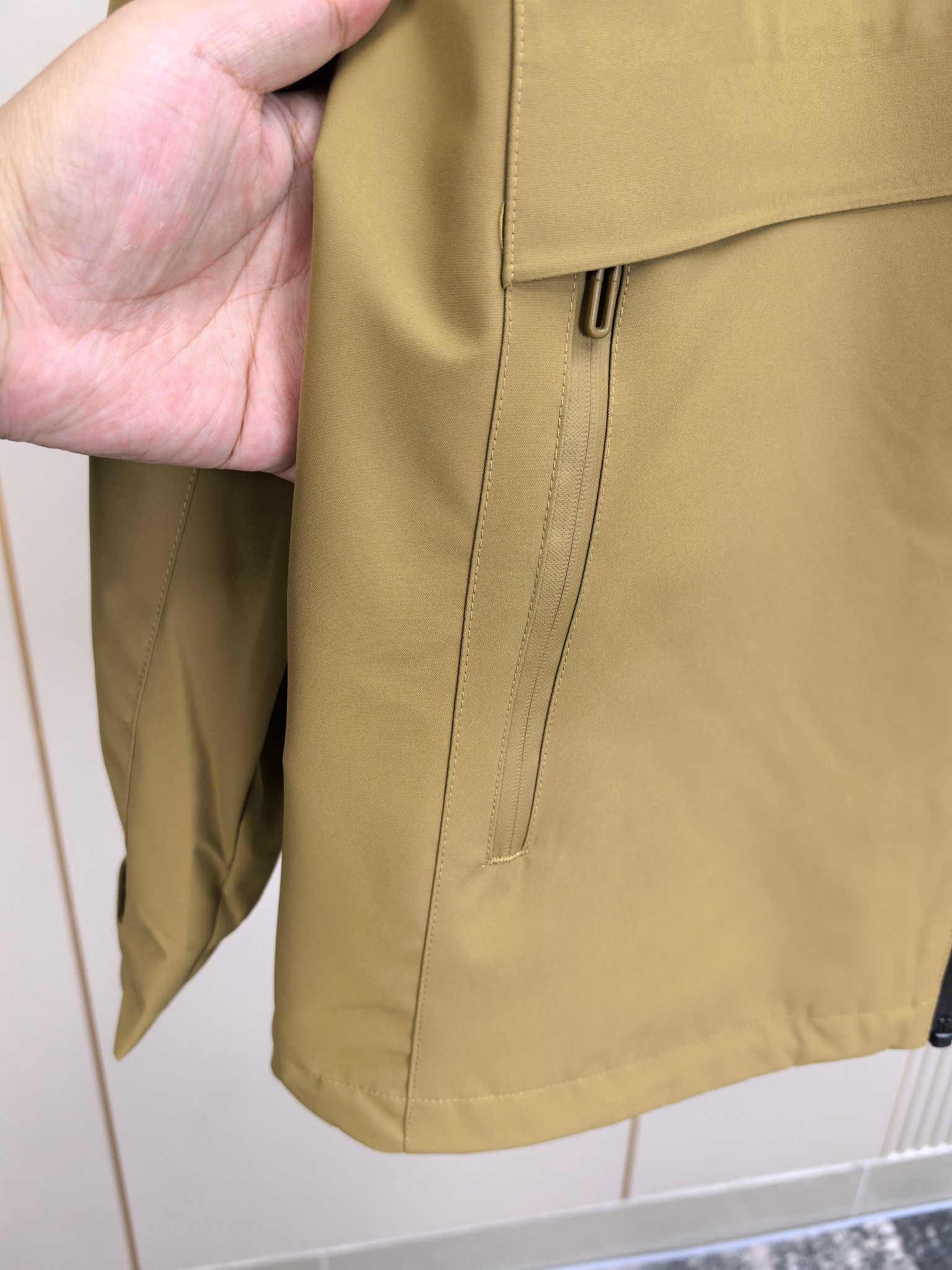 迪桑特。2025最新款秋冬男士新品 防风防雨夹克冲锋衣！连帽外套更是秋冬衣橱里必不可少的一件！胸口刺绣L