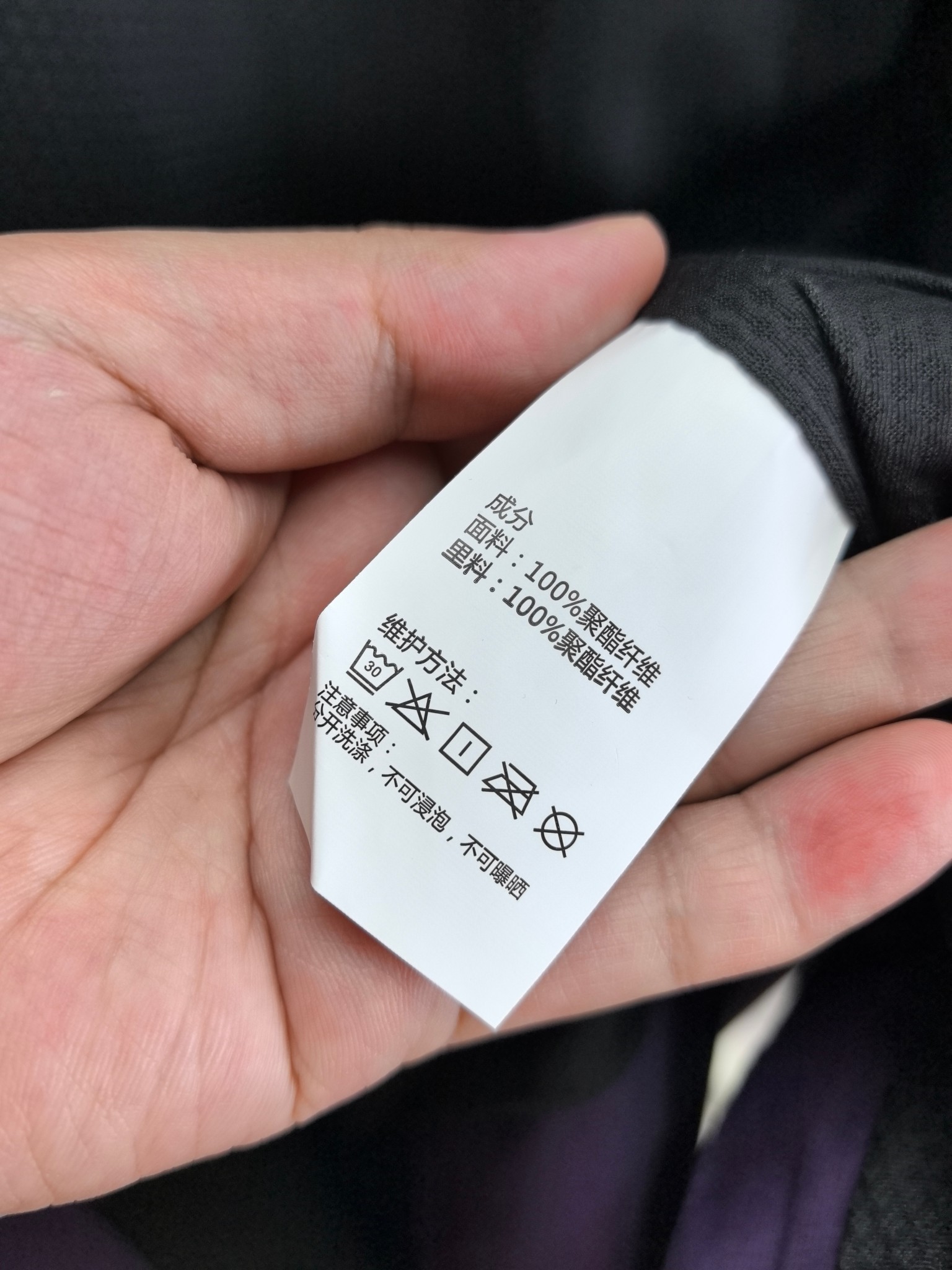 巴宝莉。2025最新款秋冬男士新品 防风防雨夹克冲锋衣！连帽外套更是秋冬衣橱里必不可少的一件！胸口刺绣L