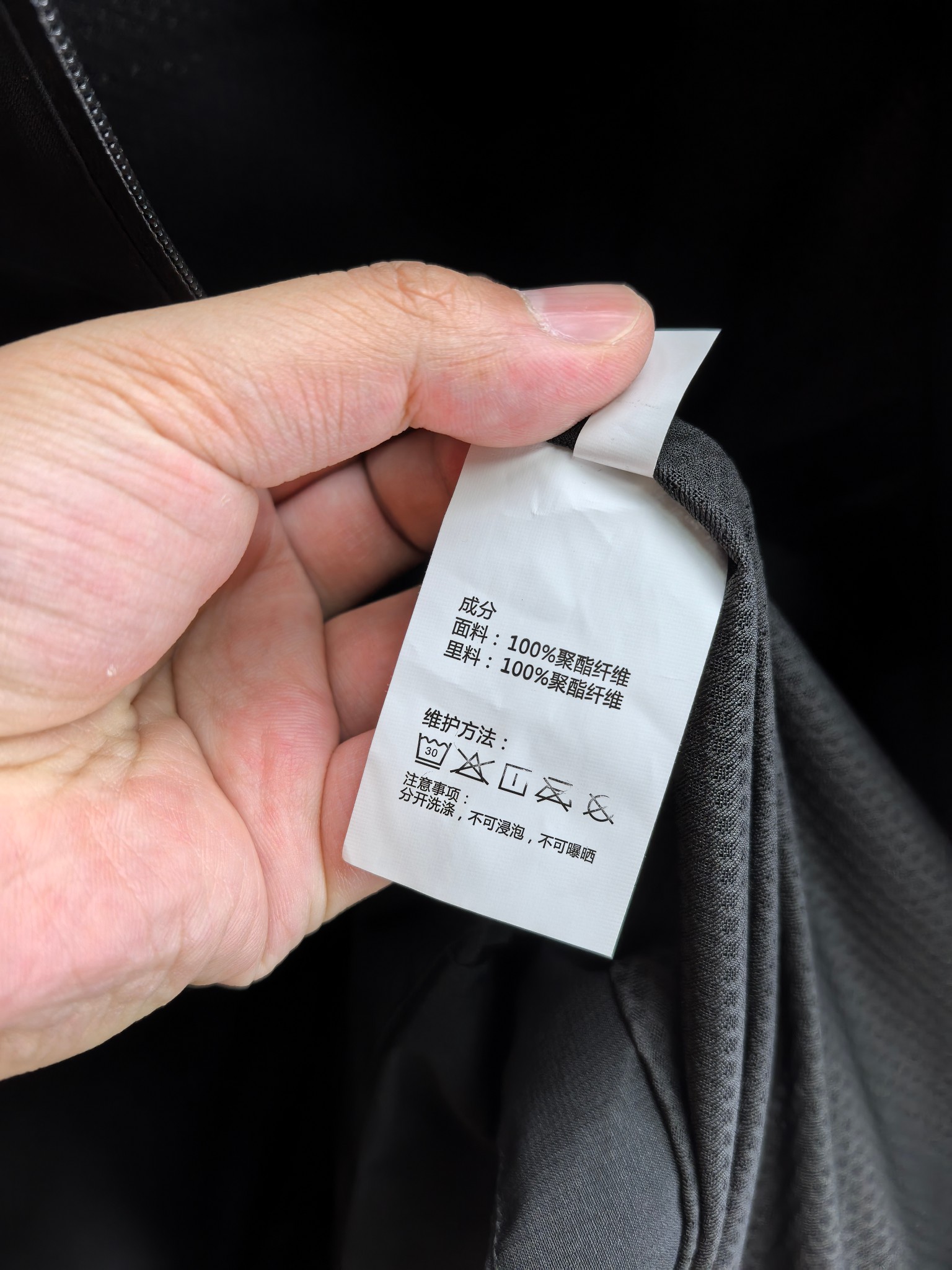 巴宝莉。2025最新款秋冬男士新品 防风防雨夹克冲锋衣！连帽外套更是秋冬衣橱里必不可少的一件！胸口刺绣L