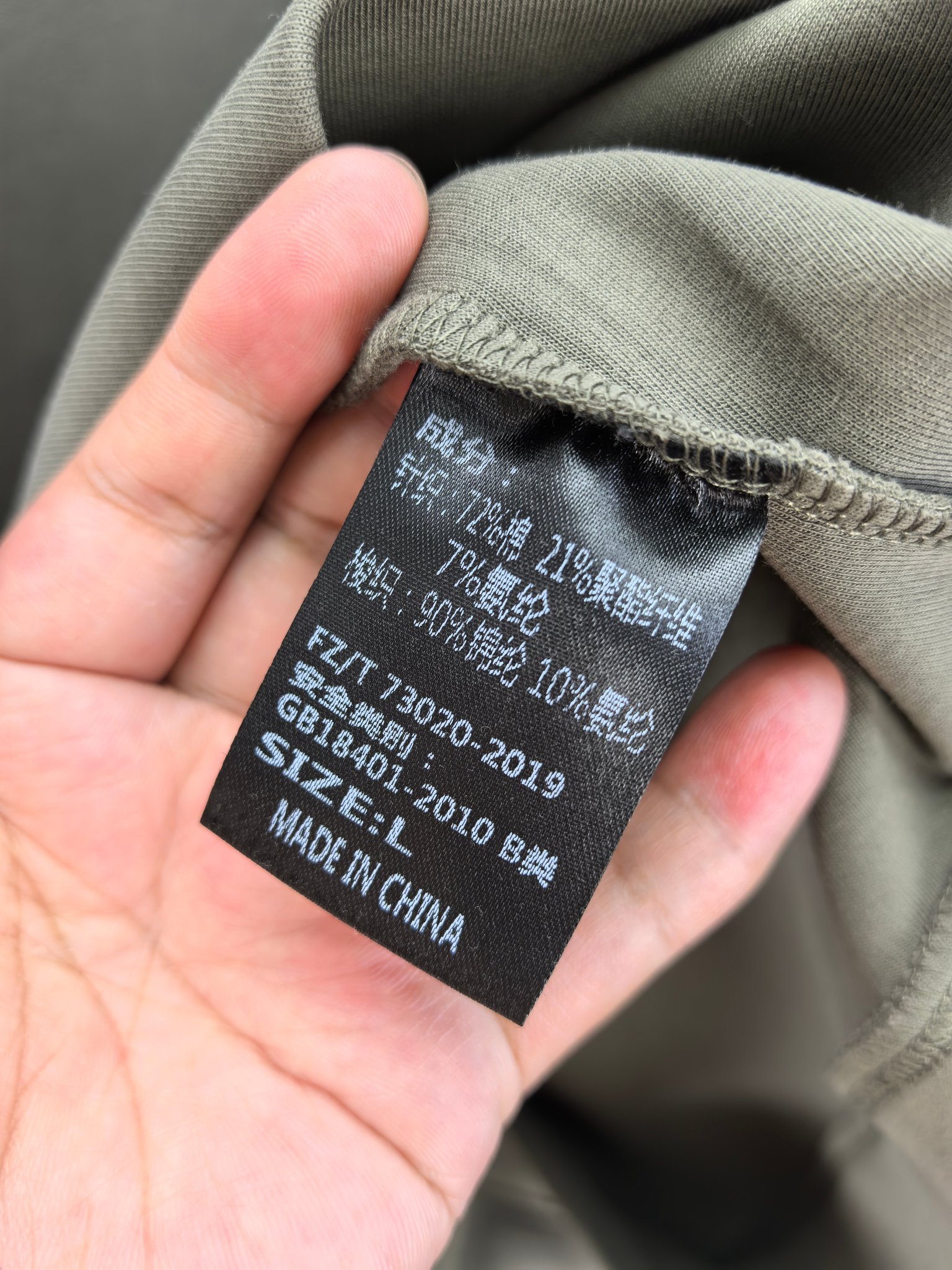 CD迪奥。2025早秋最新款卫衣，帅气时尚，胸前精致刺绣图案logo，简约百搭款。面料棉+氨纶不变形。上