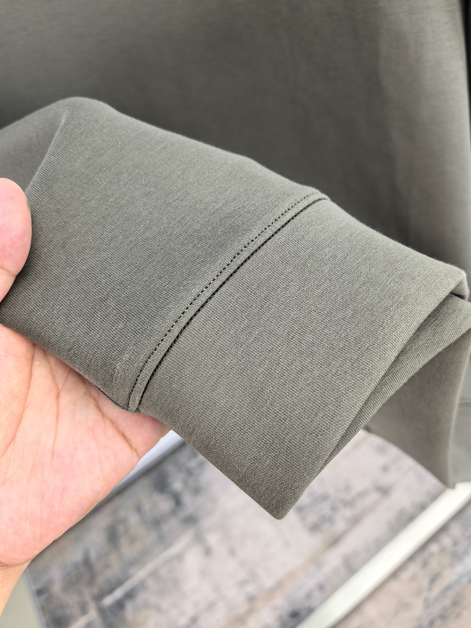 CD迪奥。2025早秋最新款卫衣，帅气时尚，胸前精致刺绣图案logo，简约百搭款。面料棉+氨纶不变形。上