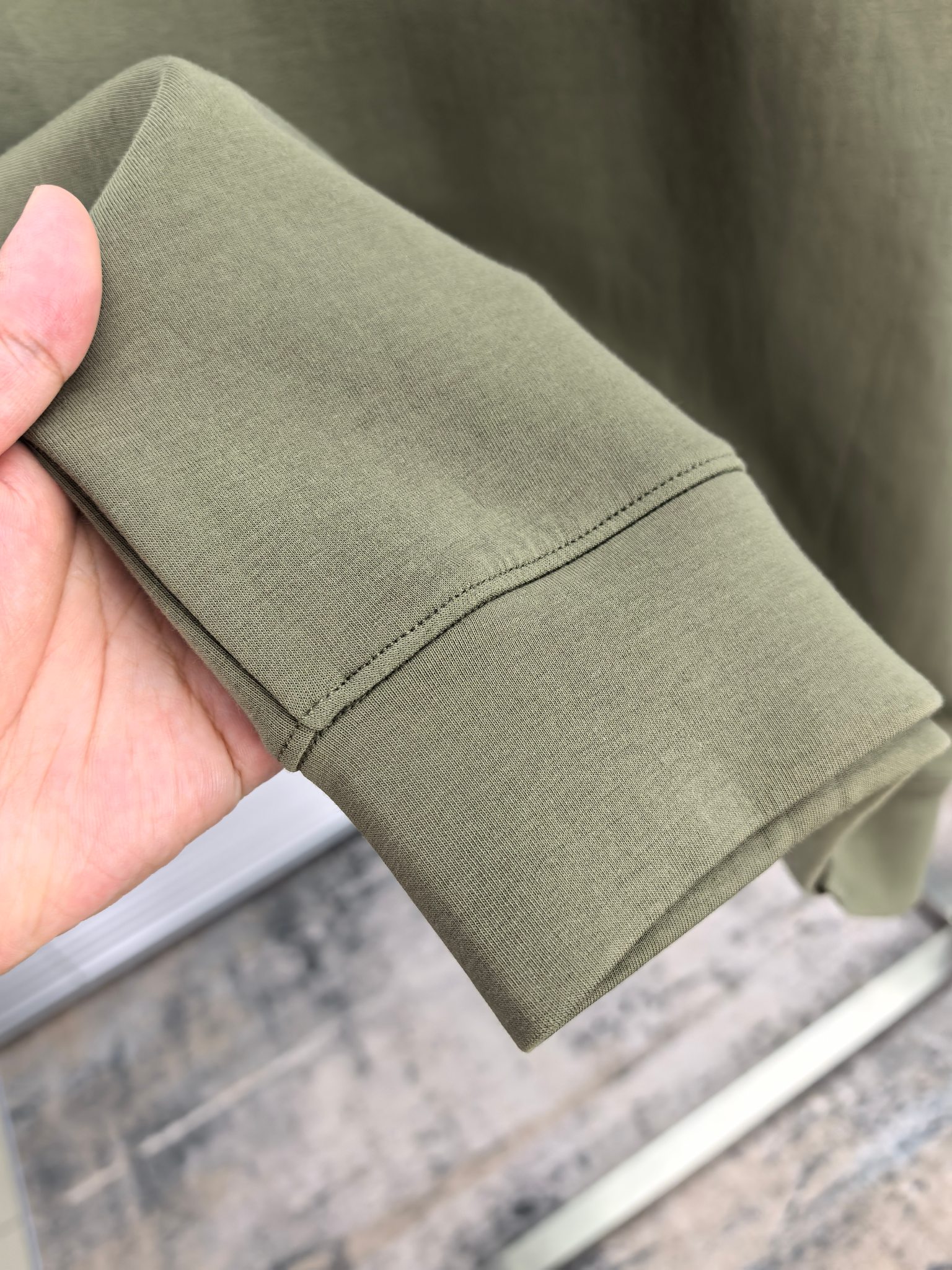 罗意威。2025早秋最新款卫衣，帅气时尚，胸前精致刺绣图案logo，简约百搭款。面料棉+氨纶不变形。上身