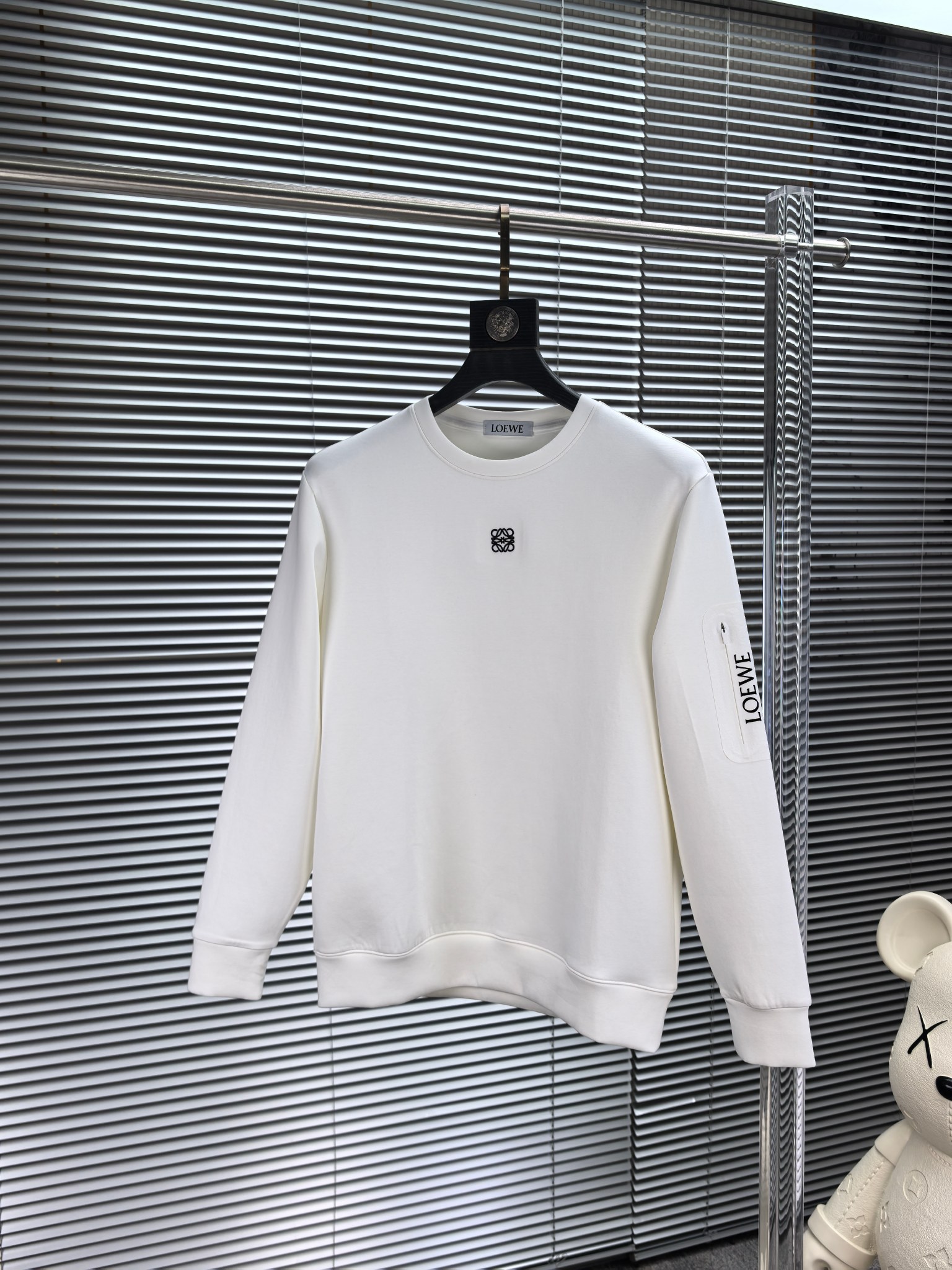 罗意威。2025早秋最新款卫衣，帅气时尚，胸前精致刺绣图案logo，简约百搭款。面料棉+氨纶不变形。上身