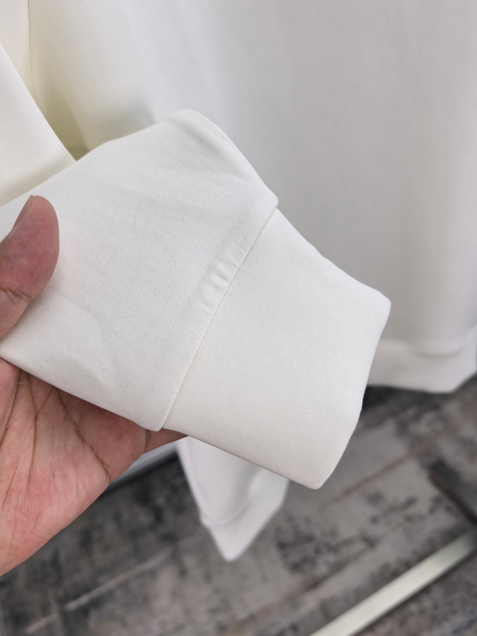 罗意威。2025早秋最新款卫衣，帅气时尚，胸前精致刺绣图案logo，简约百搭款。面料棉+氨纶不变形。上身