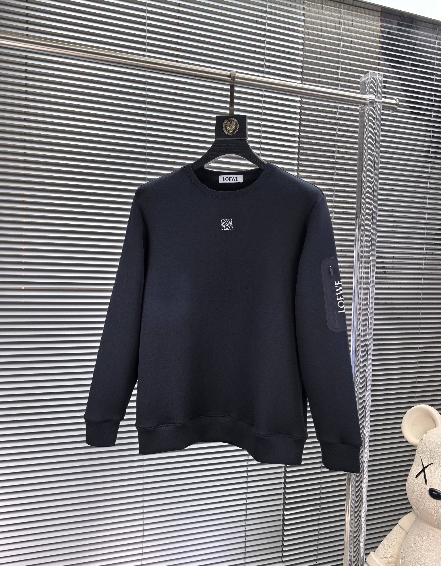 罗意威。2025早秋最新款卫衣，帅气时尚，胸前精致刺绣图案logo，简约百搭款。面料棉+氨纶不变形。上身