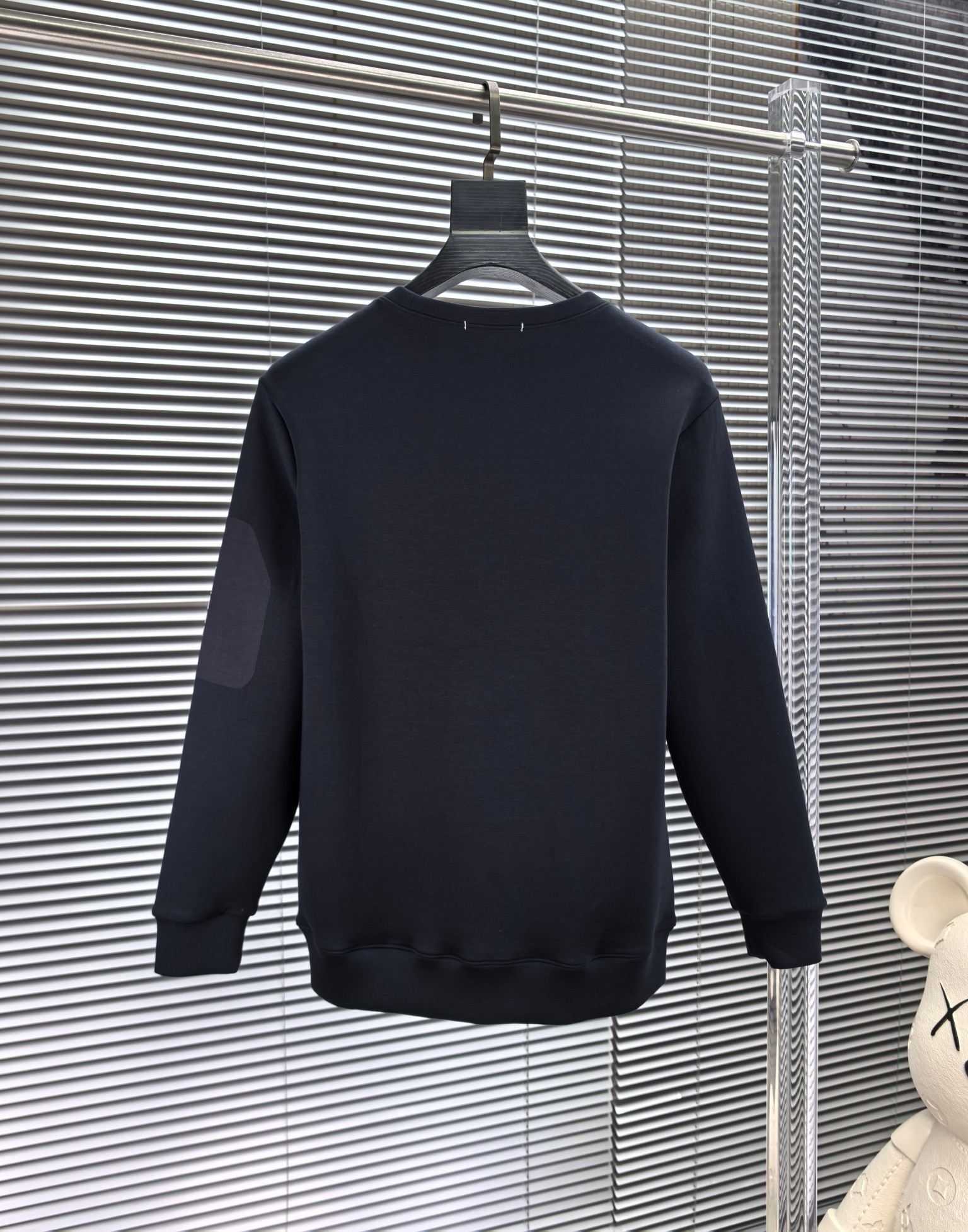 罗意威。2025早秋最新款卫衣，帅气时尚，胸前精致刺绣图案logo，简约百搭款。面料棉+氨纶不变形。上身