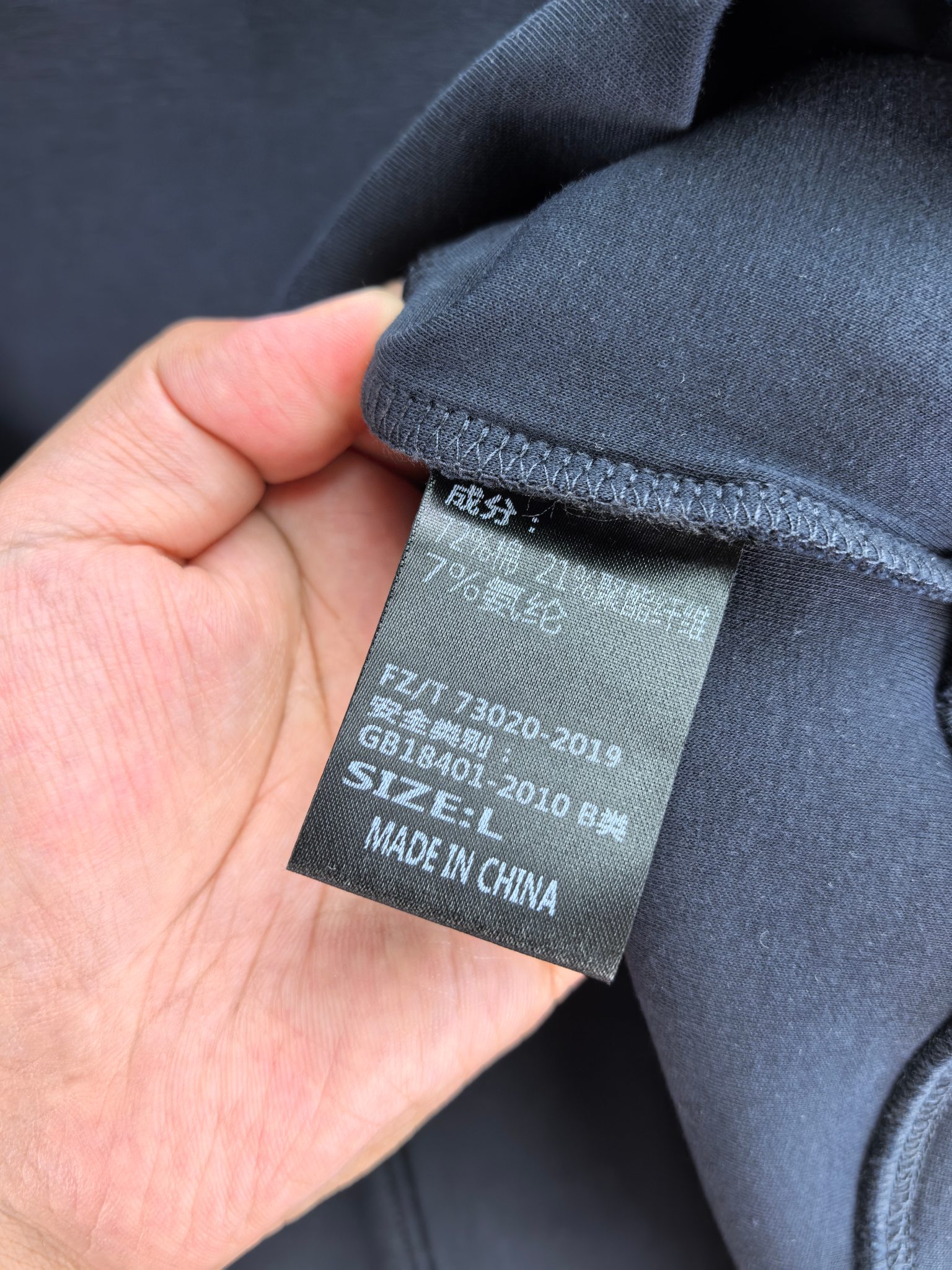 罗意威。2025早秋最新款卫衣，帅气时尚，胸前精致刺绣图案logo，简约百搭款。面料棉+氨纶不变形。上身