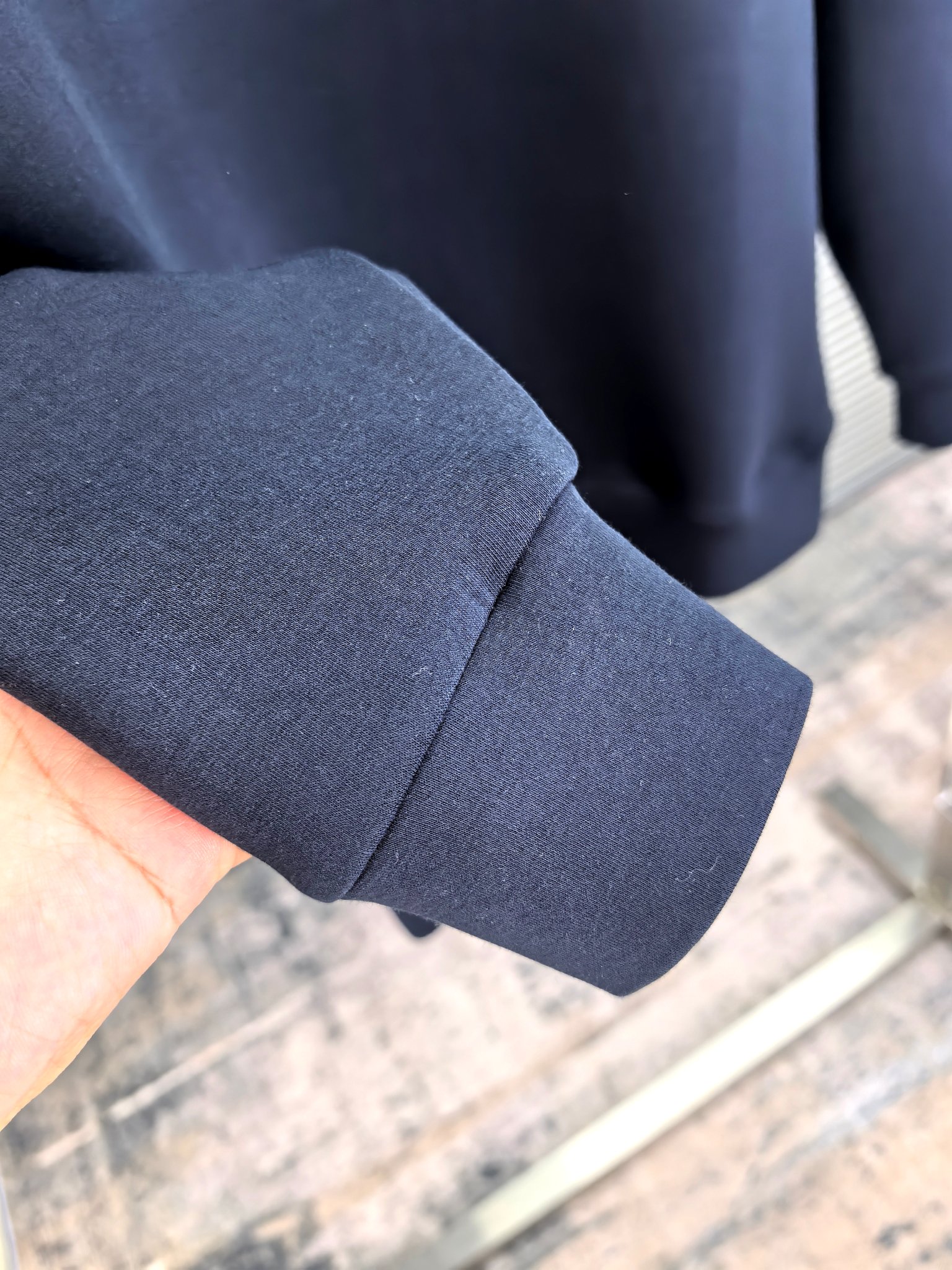 罗意威。2025早秋最新款卫衣，帅气时尚，胸前精致刺绣图案logo，简约百搭款。面料棉+氨纶不变形。上身