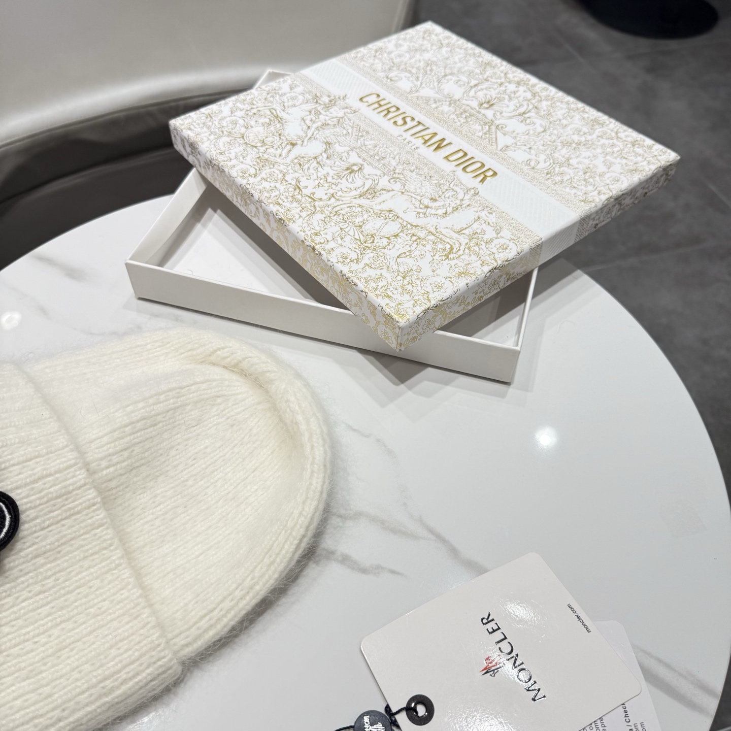 高版本蒙口Moncler盟可睐💥官网经典针织帽，原单复刻.非常柔软亲肤，弹性很好💓有质感又非常百搭的款式~保暖的  羊毛