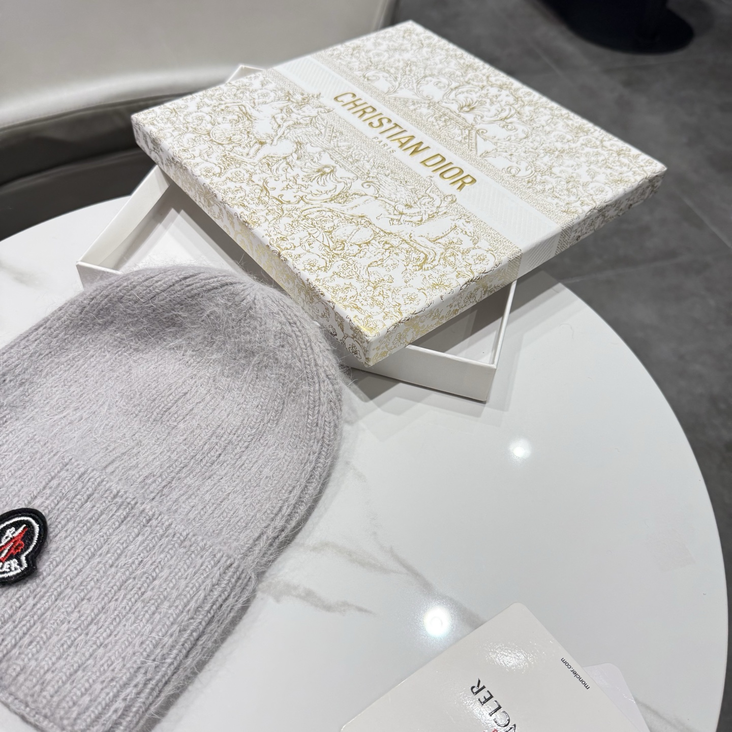 高版本蒙口Moncler盟可睐💥官网经典针织帽，原单复刻.非常柔软亲肤，弹性很好💓有质感又非常百搭的款式~保暖的  羊毛