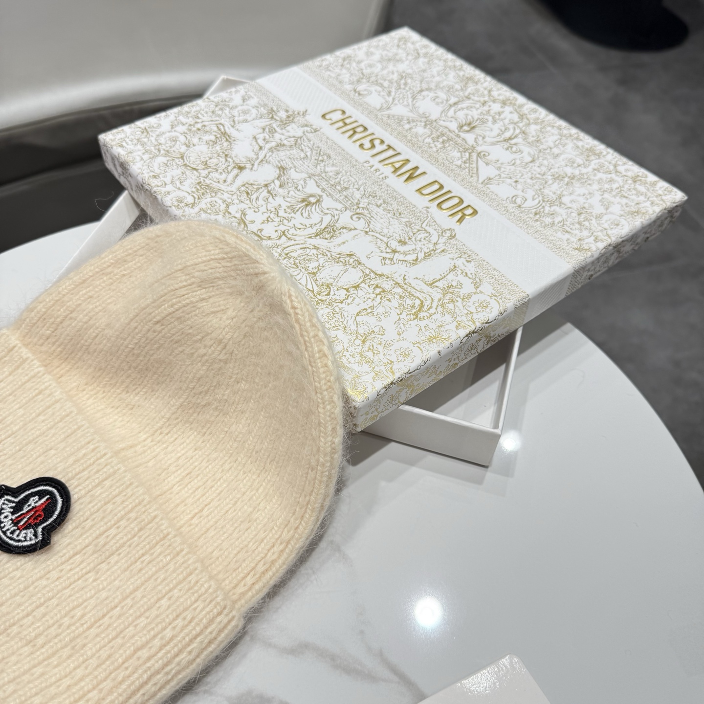 高版本蒙口Moncler盟可睐💥官网经典针织帽，原单复刻.非常柔软亲肤，弹性很好💓有质感又非常百搭的款式~保暖的  羊毛