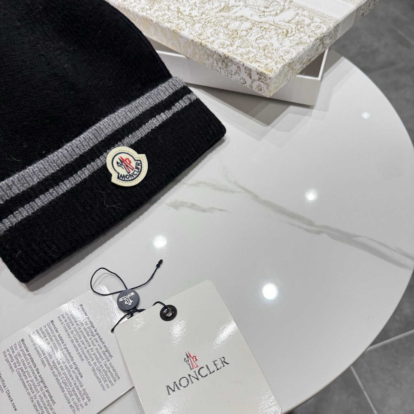 蒙口针织帽MONCLER毛线帽👍质量非常柔软舒服，保暖又时尚，简约大气，百搭款！