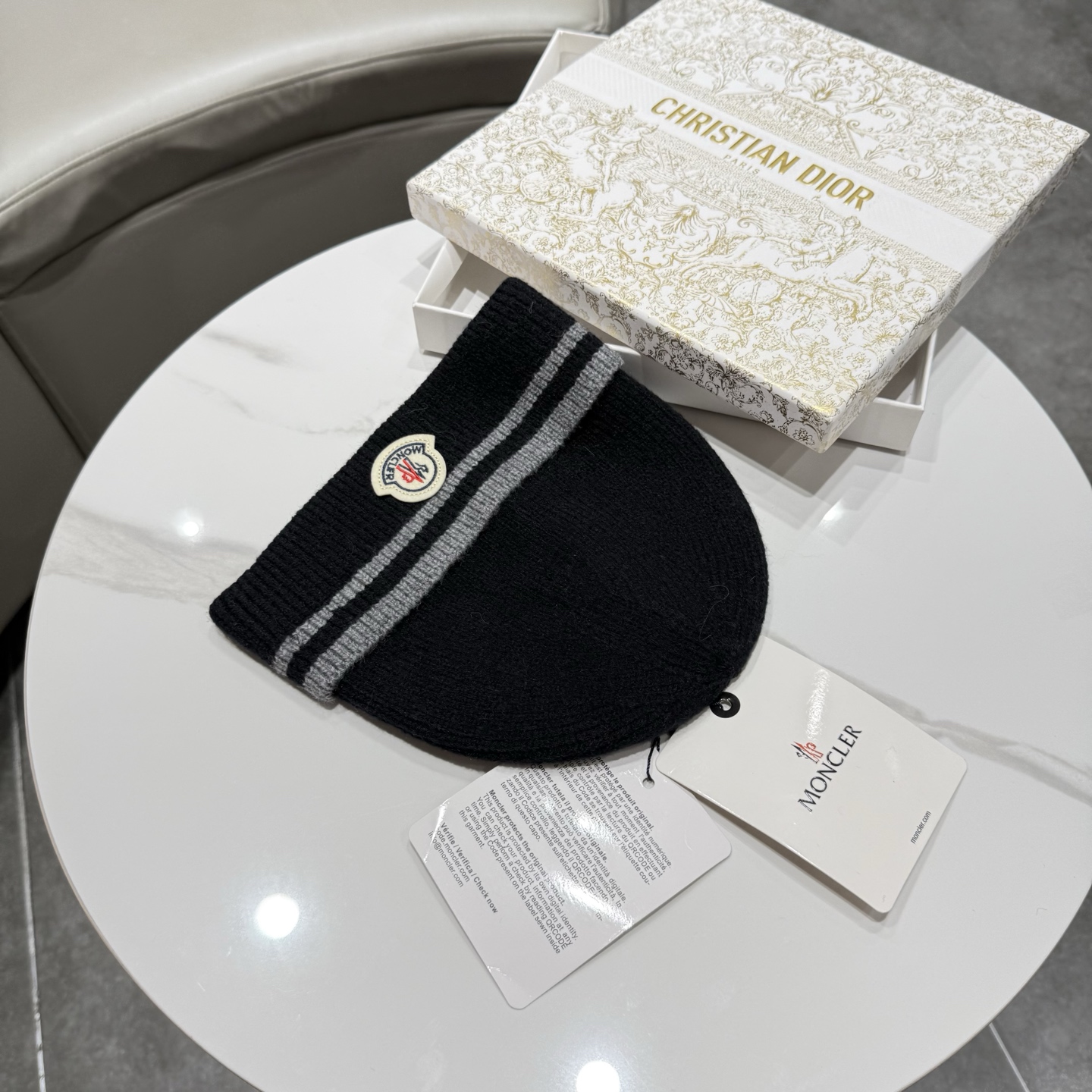 蒙口针织帽MONCLER毛线帽👍质量非常柔软舒服，保暖又时尚，简约大气，百搭款！