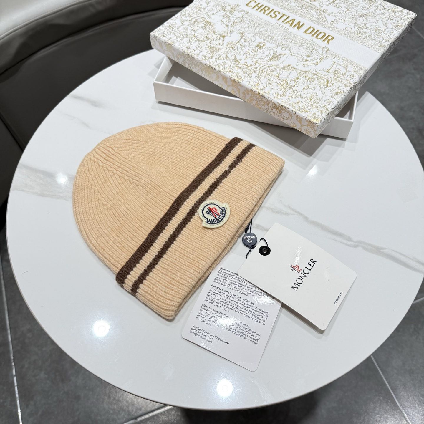蒙口针织帽MONCLER毛线帽👍质量非常柔软舒服，保暖又时尚，简约大气，百搭款！