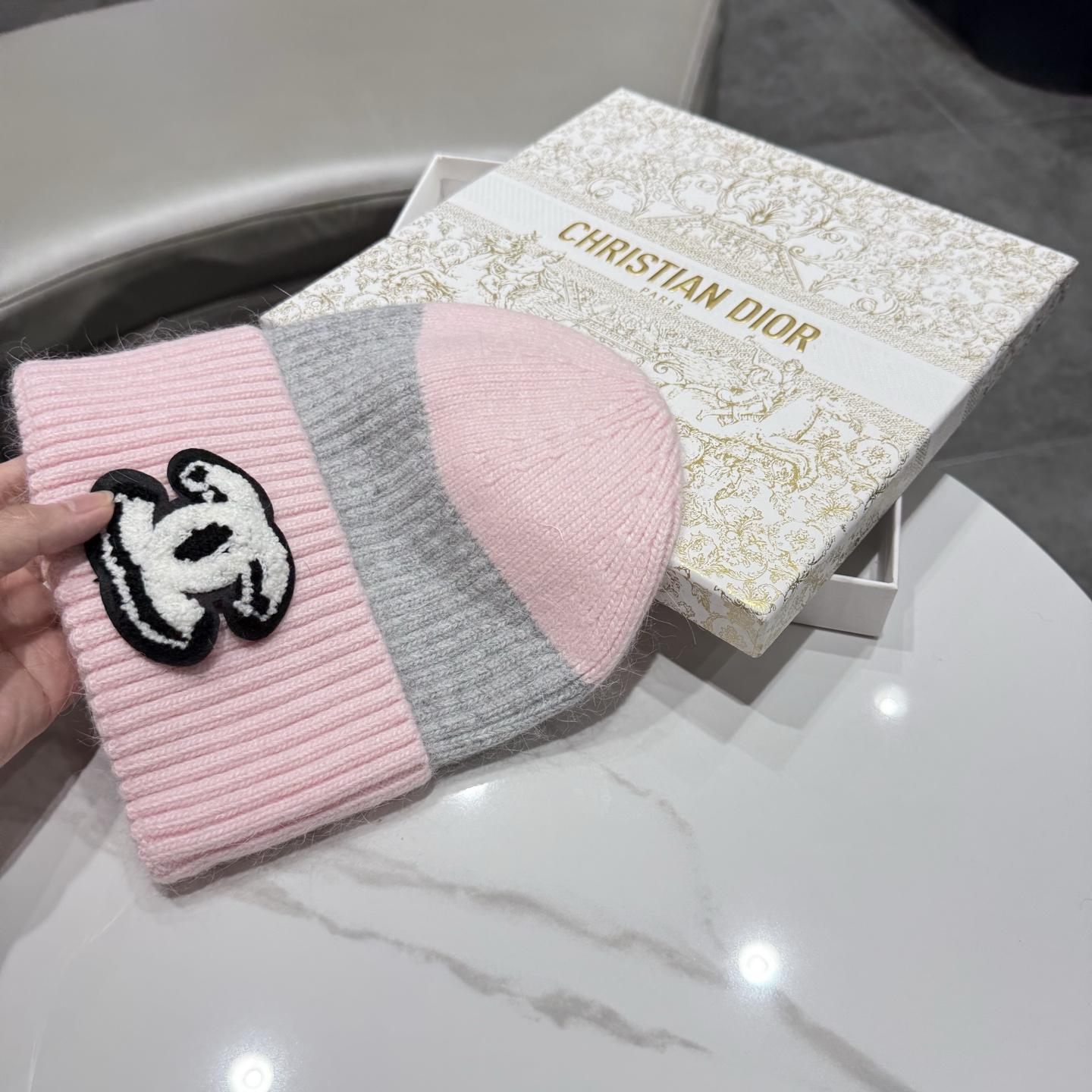 【CHANEL香奈儿】高文本2026秋冬小香风羊毛兔毛拼色针织毛线帽，大牌时尚，非常百搭