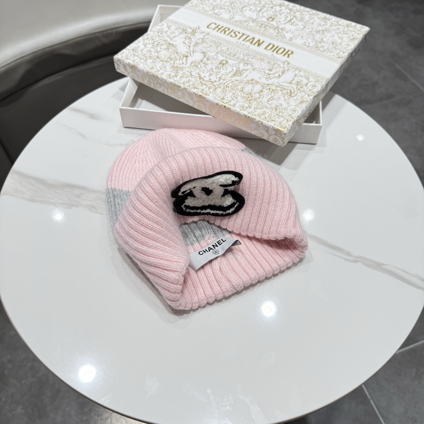 【CHANEL香奈儿】高文本2026秋冬小香风羊毛兔毛拼色针织毛线帽，大牌时尚，非常百搭