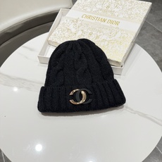 CHANEL香奈儿 秋冬新款针织毛线帽,超火爆💖质感一流,出街超好搭配!减龄神器 CHANEL香奈儿 秋冬新款针织毛线帽,超火爆💖质感一流,出街超好搭配!减龄神器