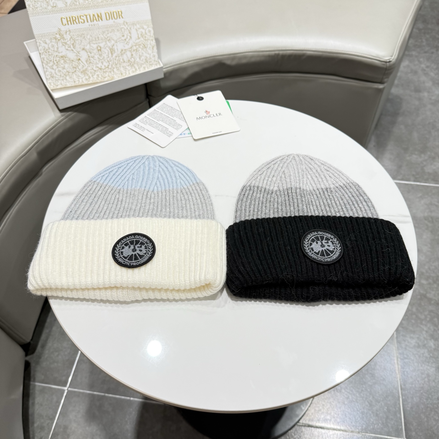 加拿大鹅。CANADA GOOSE 最新羊毛兔毛针织帽，官网原单复刻.非常柔软亲肤，弹性很好！有质感又非常百搭的款式~保