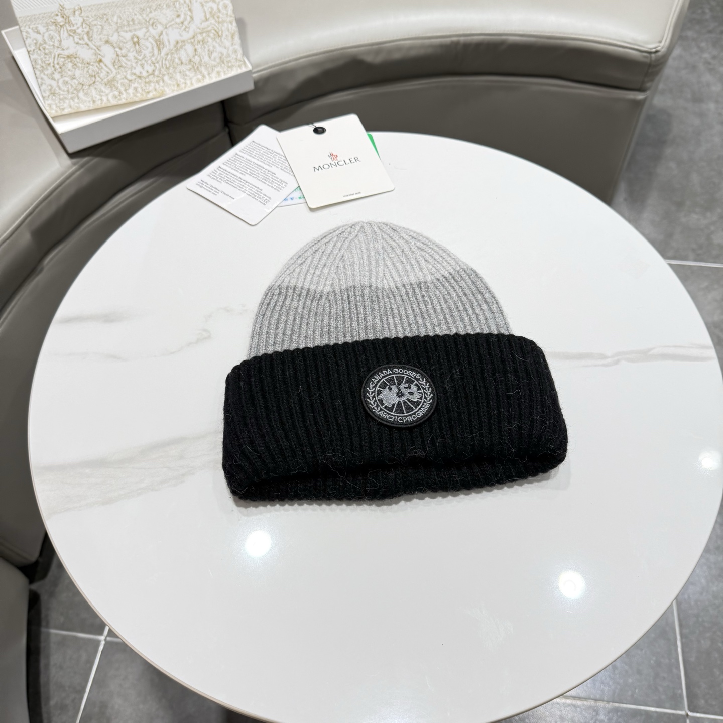 加拿大鹅。CANADA GOOSE 最新羊毛兔毛针织帽,官网原单复刻.非常柔软亲肤,弹性很好!有质感又非常百搭的款式~保 加拿大鹅。CANADA GOOSE 最新羊毛兔毛针织帽,官网原单复刻.非常柔软亲肤,弹性很好!有质感又非常百搭的款式~保