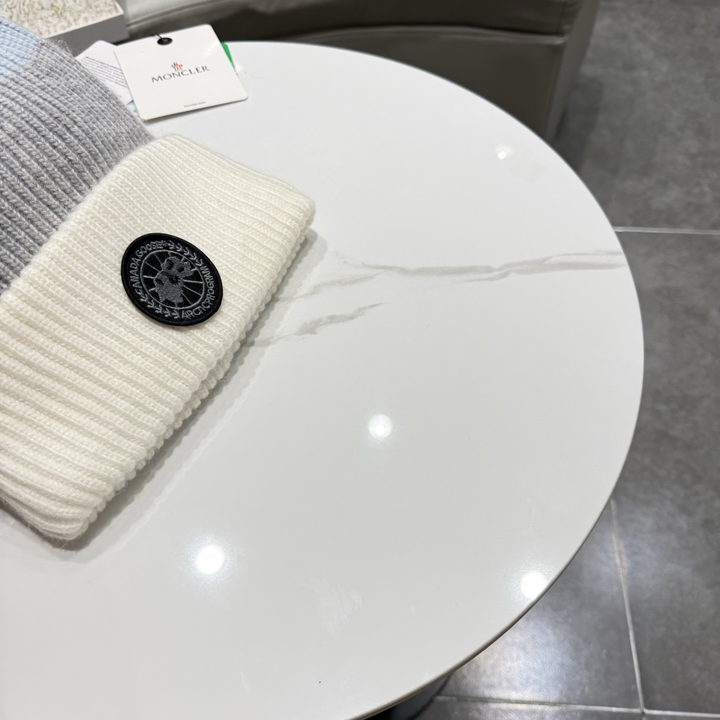 加拿大鹅。CANADA GOOSE 最新羊毛兔毛针织帽，官网原单复刻.非常柔软亲肤，弹性很好！有质感又非常百搭的款式~保