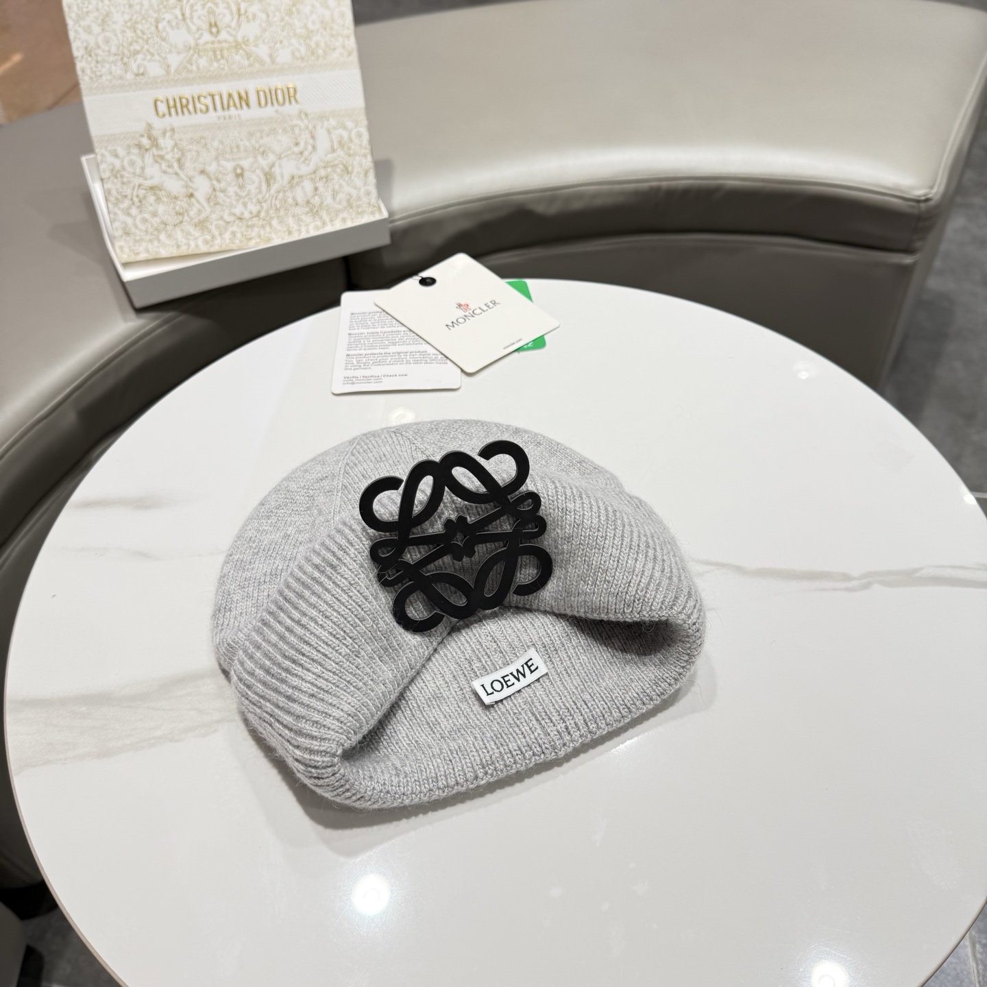 罗意威 LOEWE毛线帽 新款羊毛原版原标设计，质感超好，外部线条定位标准，做工精细，简约大气低价走量！