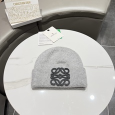 罗意威 LOEWE毛线帽 新款羊毛原版原标设计,质感超好,外部线条定位标准,做工精细,简约大气低价走量! 罗意威 LOEWE毛线帽 新款羊毛原版原标设计,质感超好,外部线条定位标准,做工精细,简约大气低价走量!