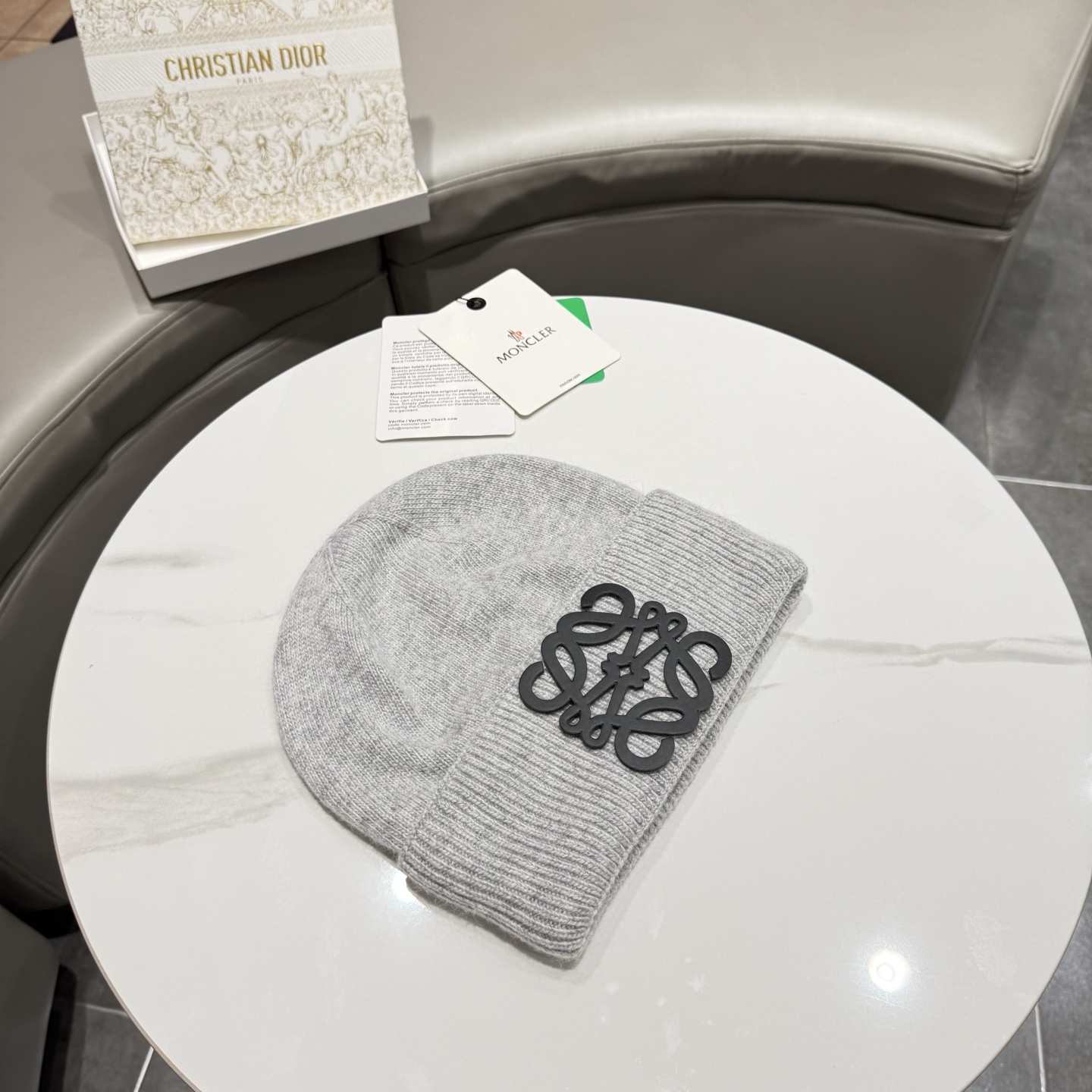 罗意威 LOEWE毛线帽 新款羊毛原版原标设计，质感超好，外部线条定位标准，做工精细，简约大气低价走量！