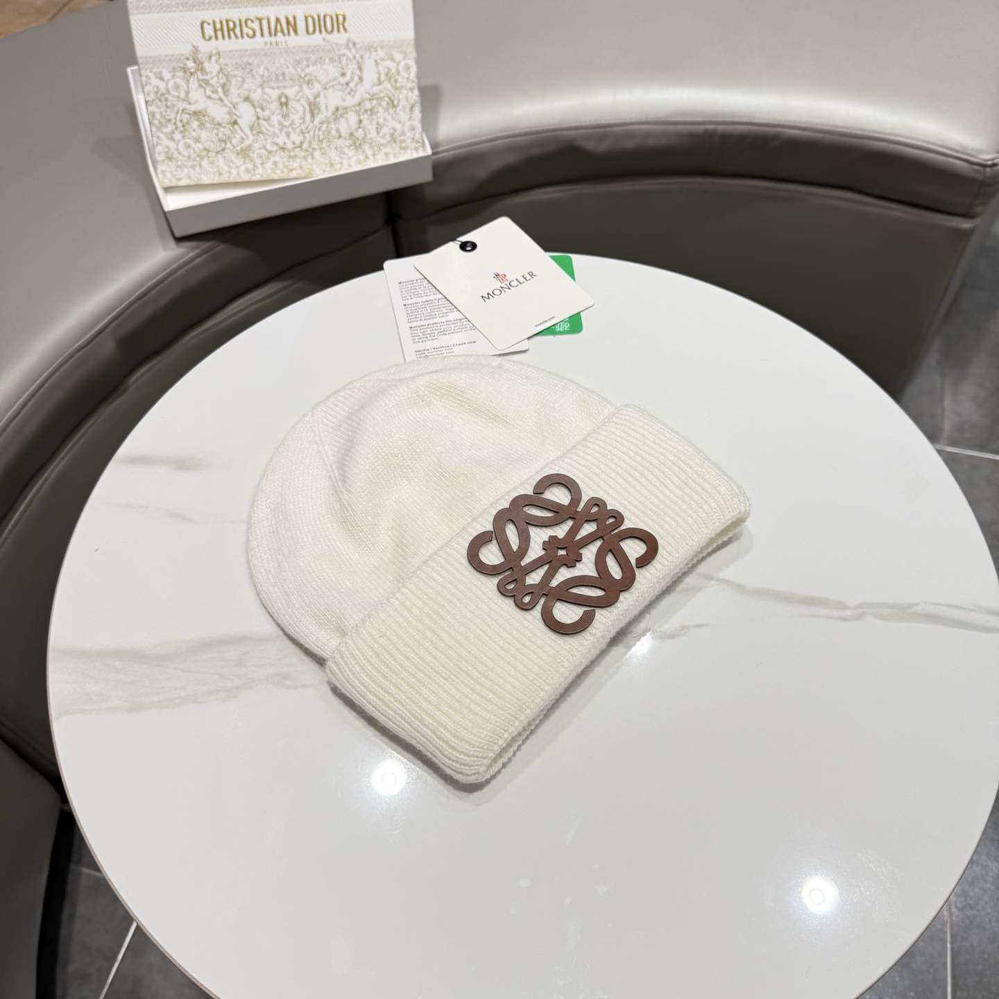 罗意威 LOEWE毛线帽 新款羊毛原版原标设计，质感超好，外部线条定位标准，做工精细，简约大气低价走量！