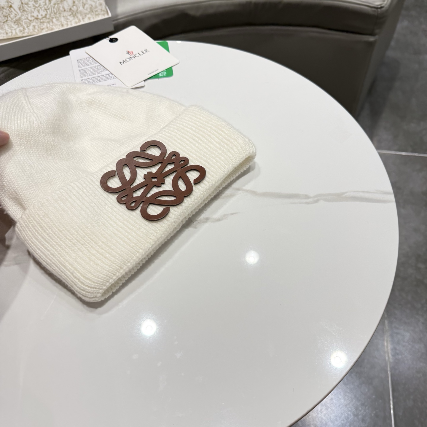罗意威 LOEWE毛线帽 新款羊毛原版原标设计，质感超好，外部线条定位标准，做工精细，简约大气低价走量！