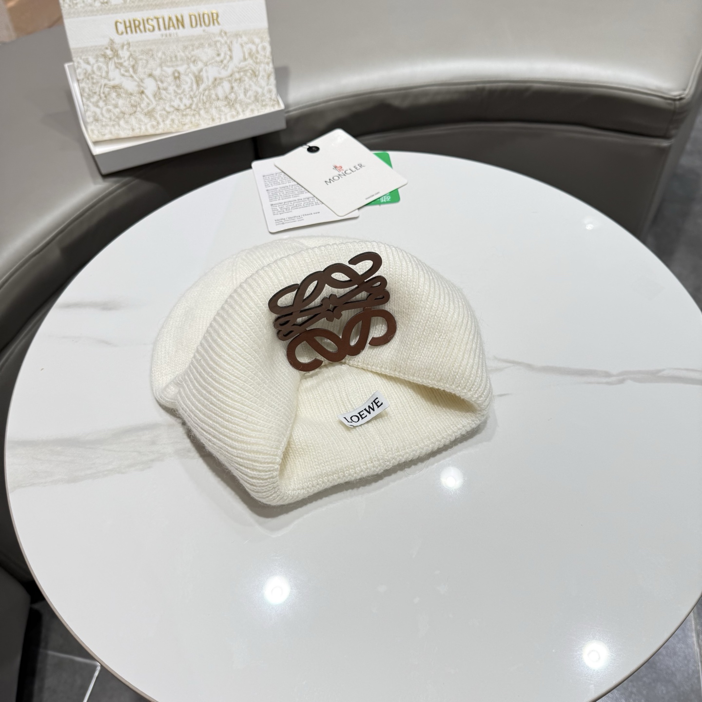 罗意威 LOEWE毛线帽 新款羊毛原版原标设计，质感超好，外部线条定位标准，做工精细，简约大气低价走量！