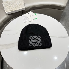 罗意威 LOEWE毛线帽 新款羊毛原版原标设计,质感超好,外部线条定位标准,做工精细,简约大气低价走量! 罗意威 LOEWE毛线帽 新款羊毛原版原标设计,质感超好,外部线条定位标准,做工精细,简约大气低价走量!
