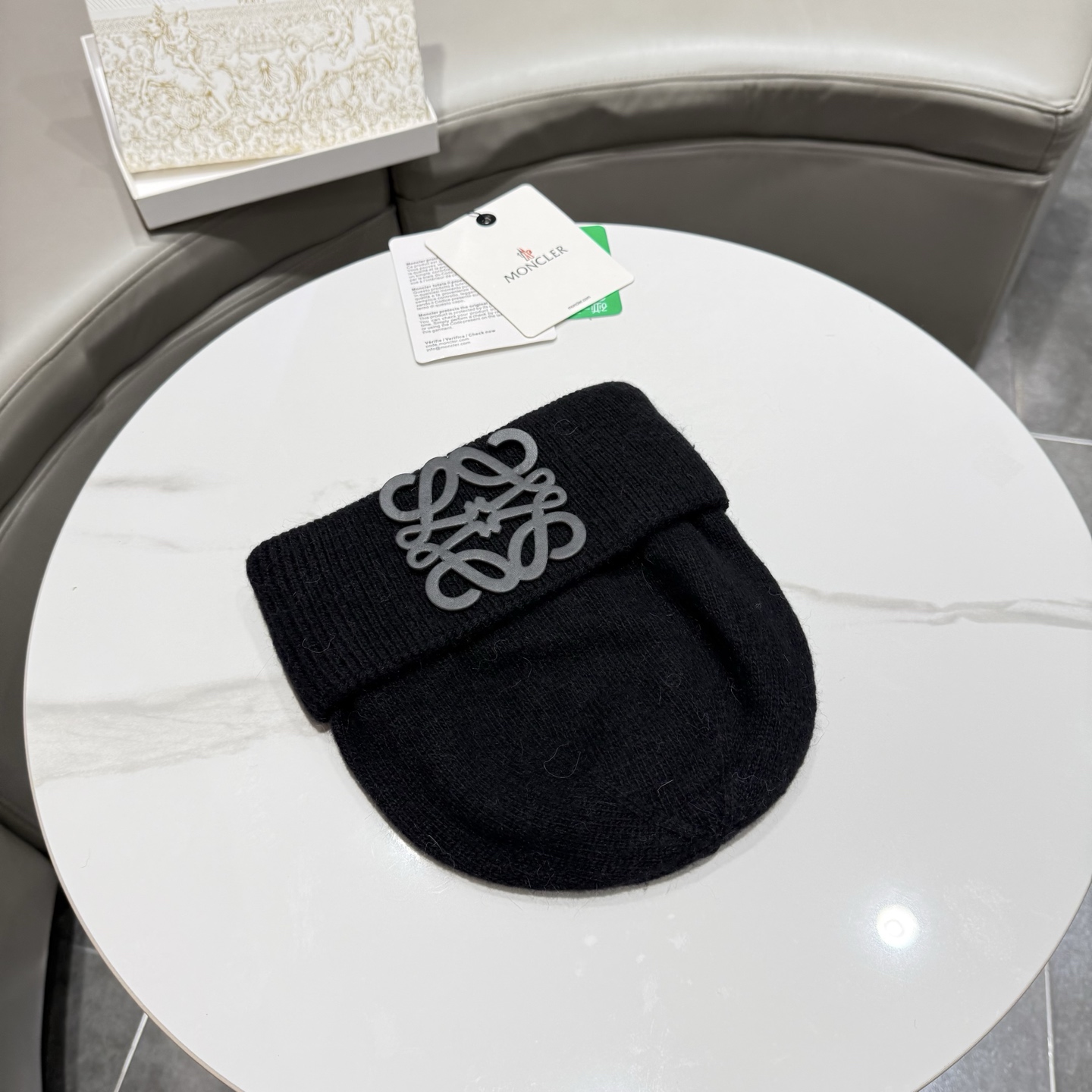 罗意威 LOEWE毛线帽 新款羊毛原版原标设计，质感超好，外部线条定位标准，做工精细，简约大气低价走量！
