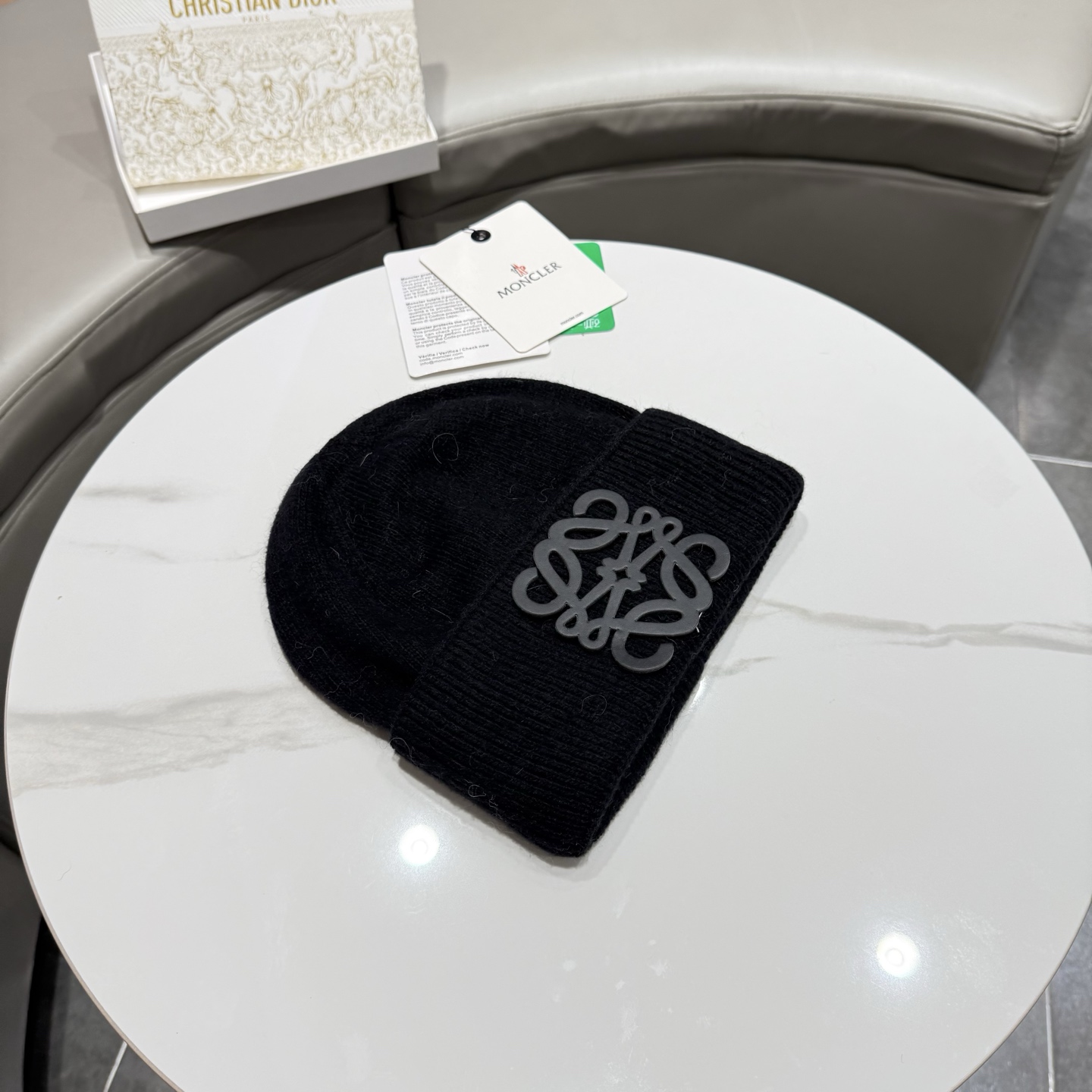 罗意威 LOEWE毛线帽 新款羊毛原版原标设计，质感超好，外部线条定位标准，做工精细，简约大气低价走量！