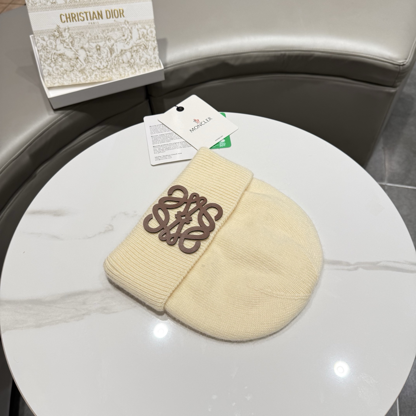 罗意威 LOEWE毛线帽 新款羊毛原版原标设计，质感超好，外部线条定位标准，做工精细，简约大气低价走量！