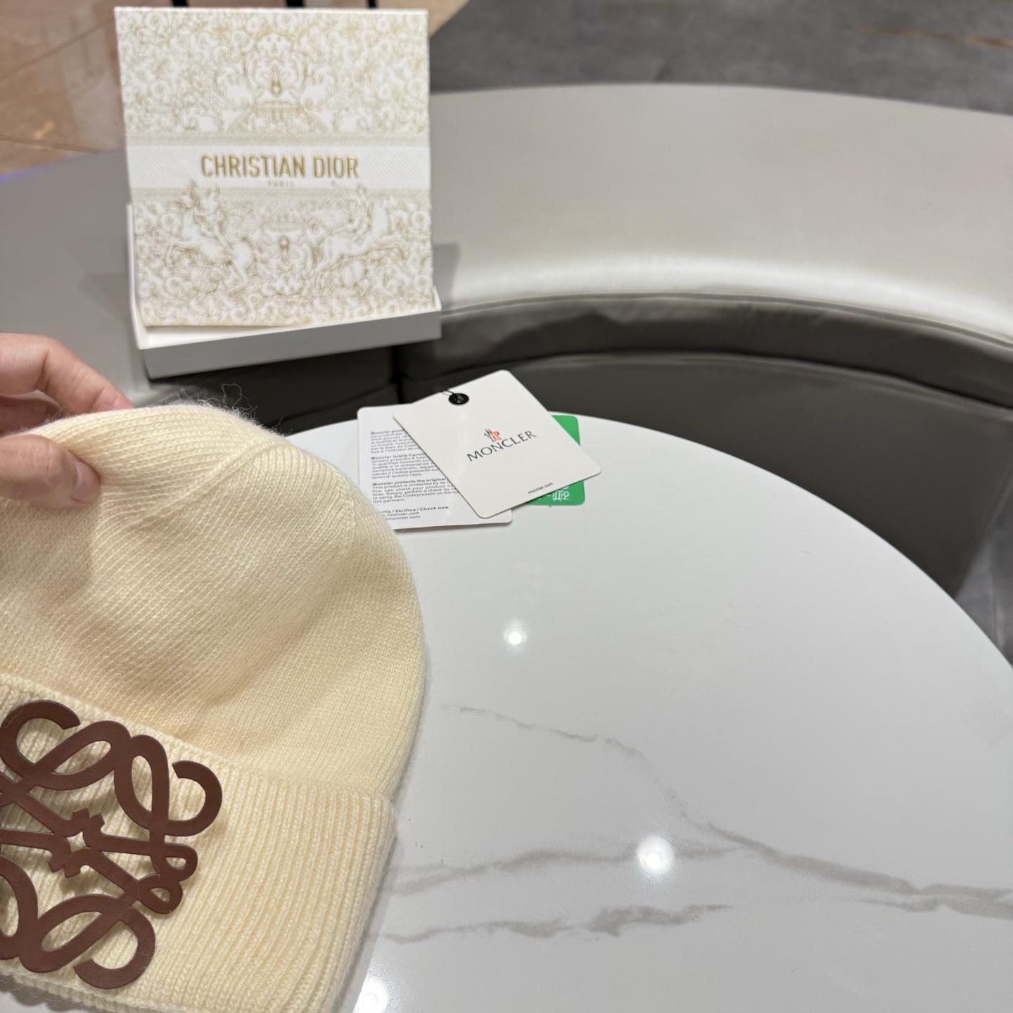 罗意威 LOEWE毛线帽 新款羊毛原版原标设计，质感超好，外部线条定位标准，做工精细，简约大气低价走量！