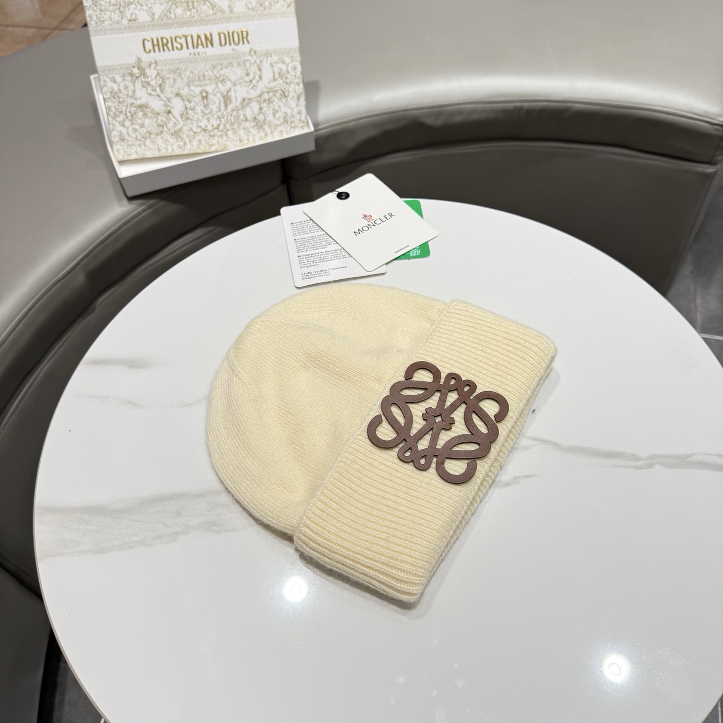 罗意威 LOEWE毛线帽 新款羊毛原版原标设计，质感超好，外部线条定位标准，做工精细，简约大气低价走量！