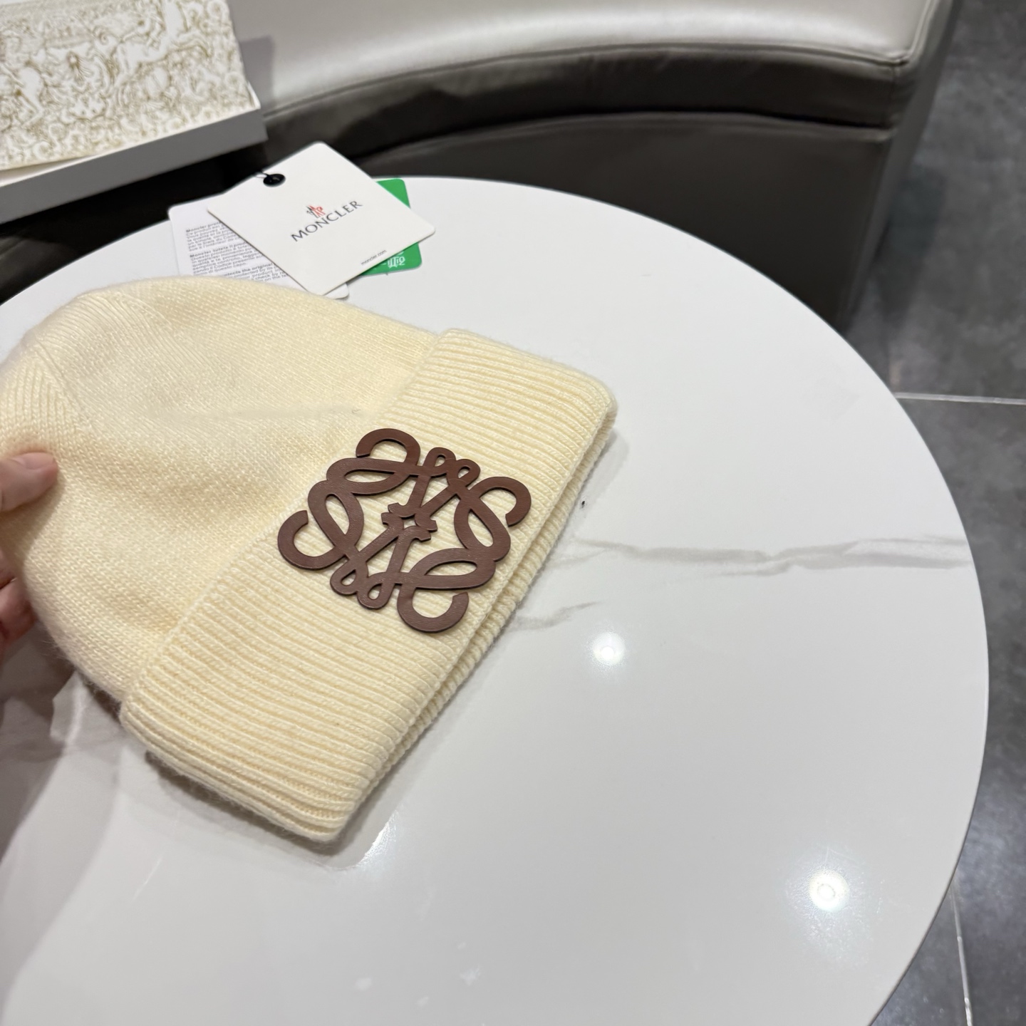 罗意威 LOEWE毛线帽 新款羊毛原版原标设计，质感超好，外部线条定位标准，做工精细，简约大气低价走量！