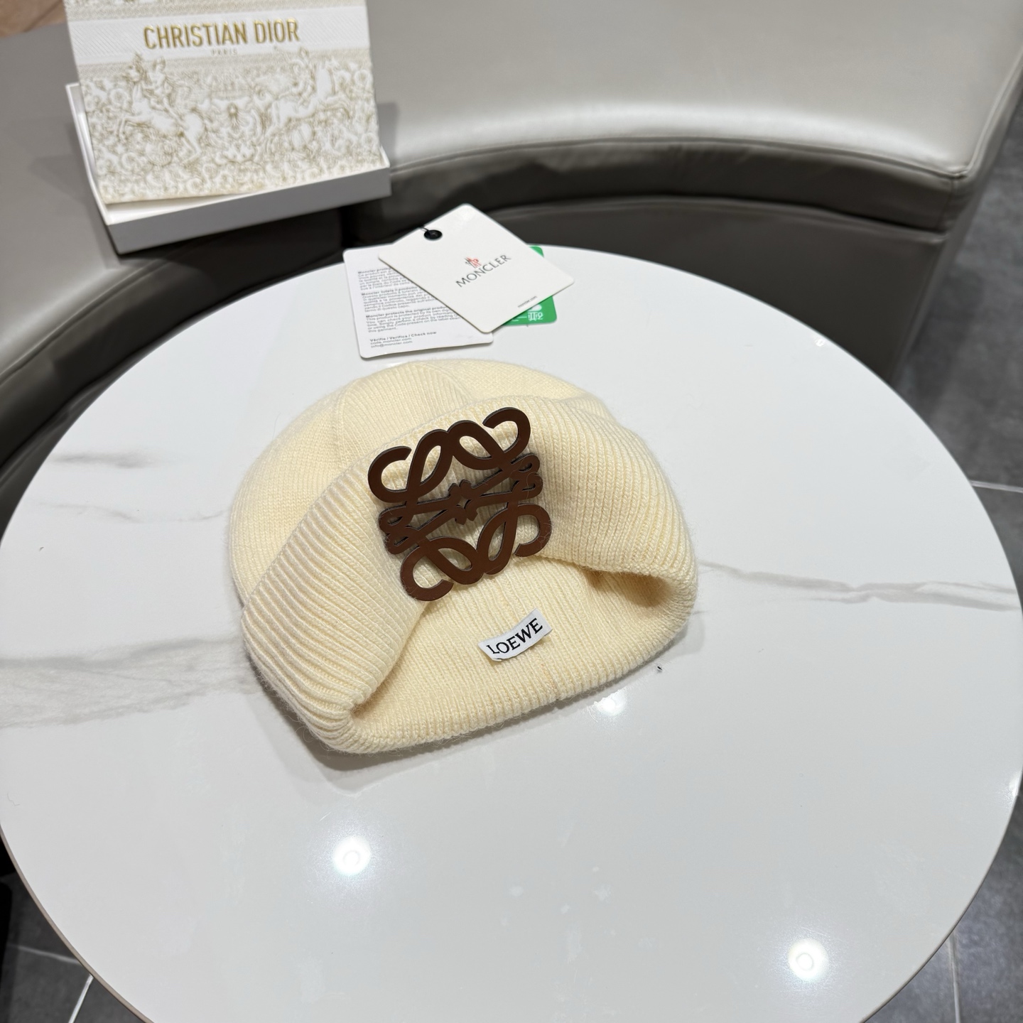 罗意威 LOEWE毛线帽 新款羊毛原版原标设计，质感超好，外部线条定位标准，做工精细，简约大气低价走量！
