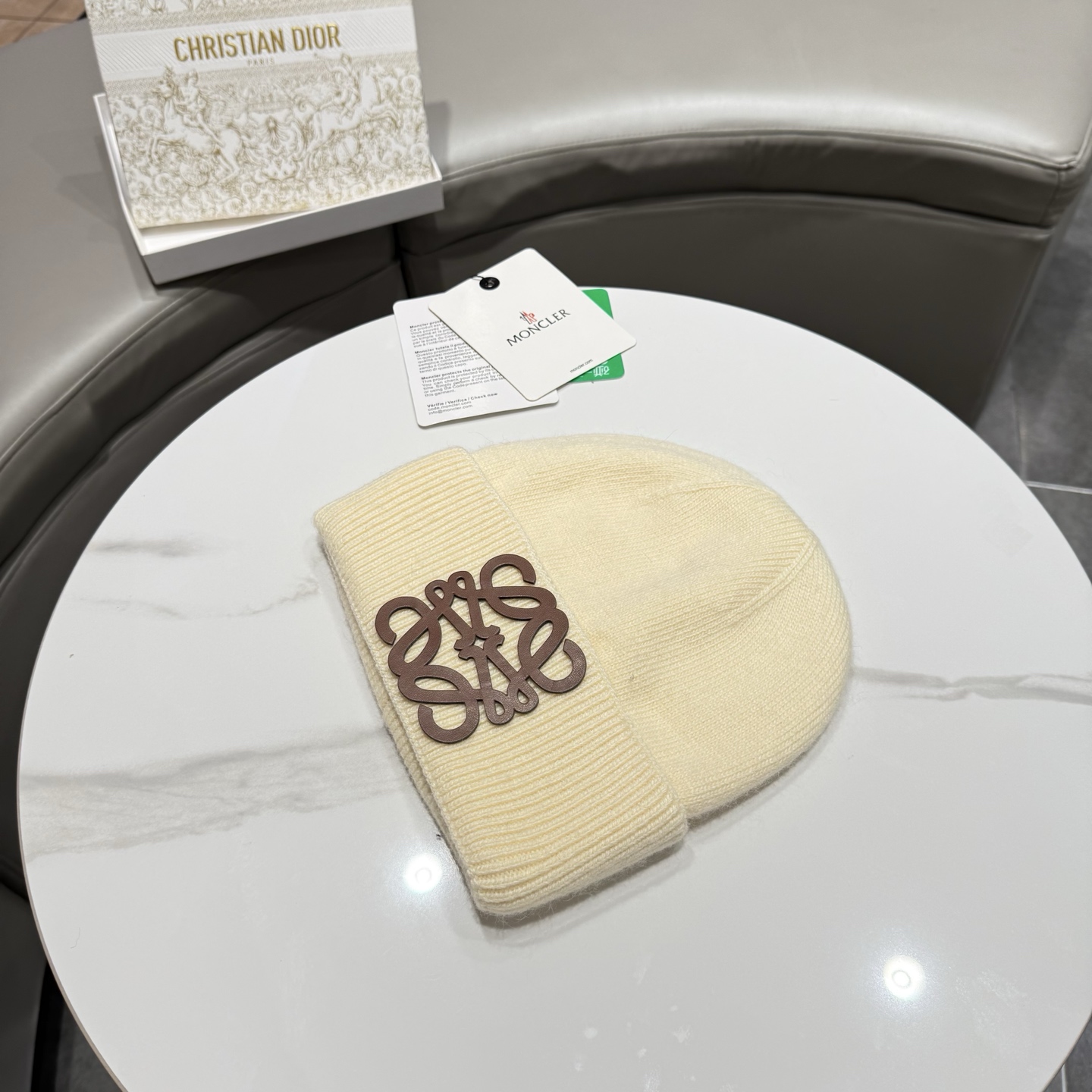 罗意威 LOEWE毛线帽 新款羊毛原版原标设计，质感超好，外部线条定位标准，做工精细，简约大气低价走量！