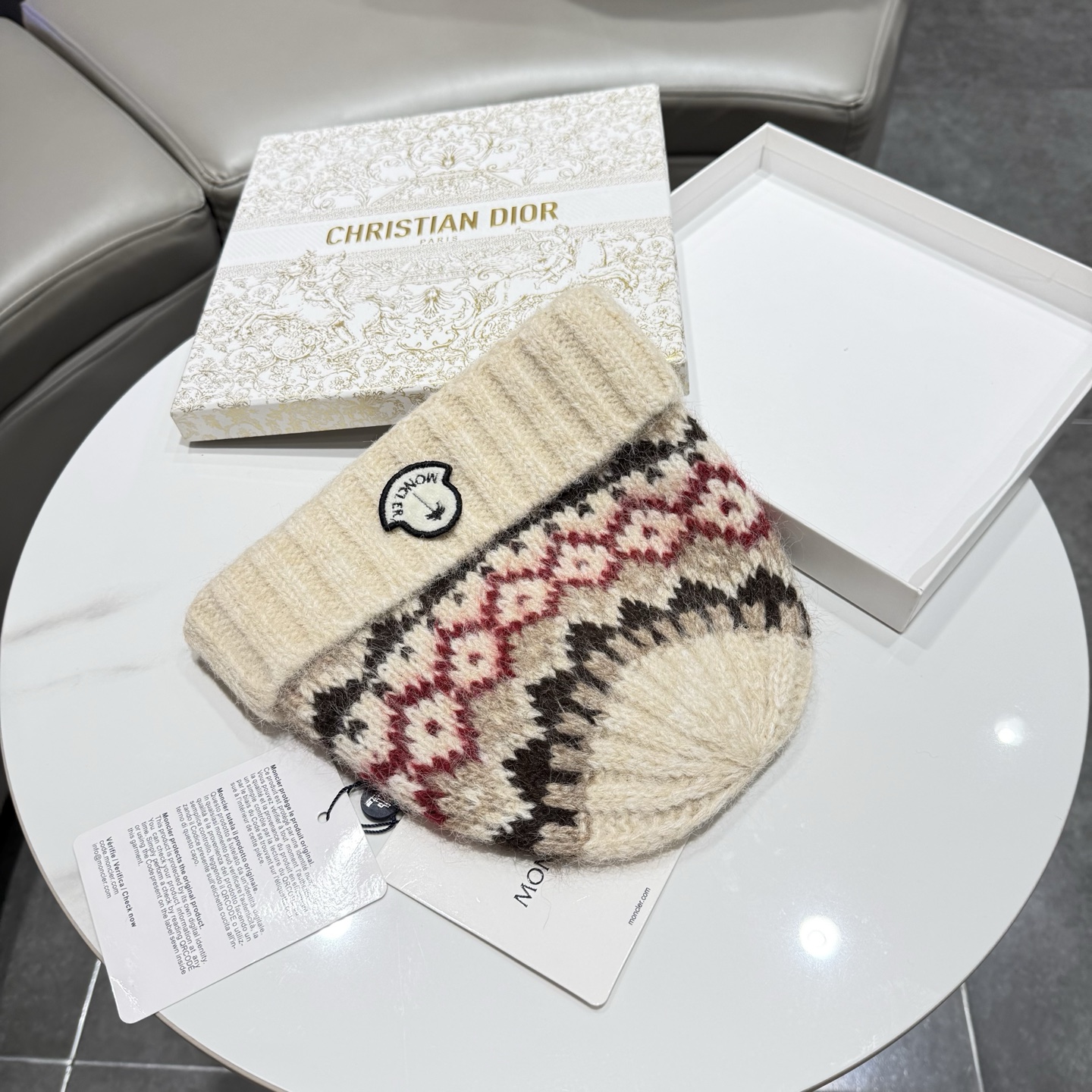 蒙口Moncler盟可睐针织帽，原单复刻.非常柔软亲肤，弹性很好💓有质感又非常百搭的款式~保暖的  羊绒毛线帽，均码有弹