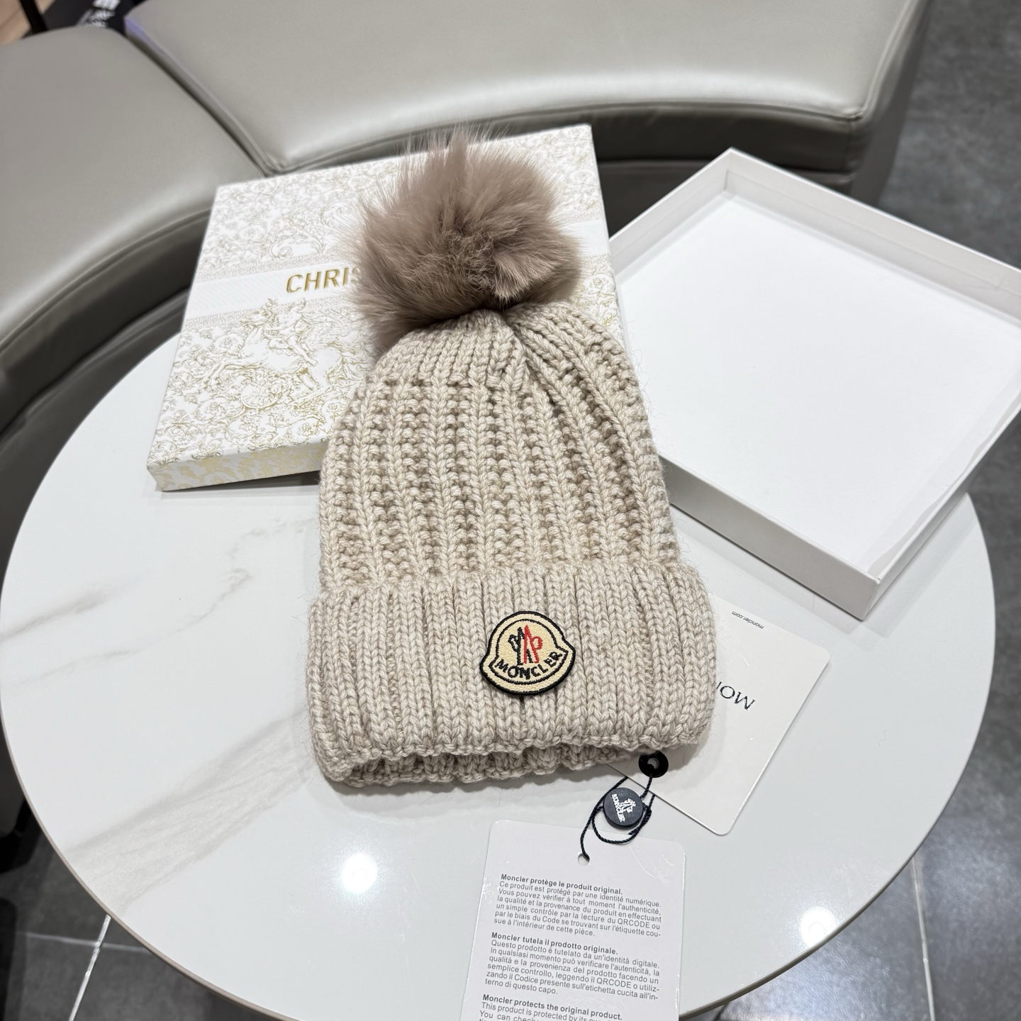 【MONCLER蒙口】2026秋冬新款大牌毛球毛线帽# 非常有质感的一款~闭眼入 【MONCLER蒙口】2026秋冬新款大牌毛球毛线帽# 非常有质感的一款~闭眼入