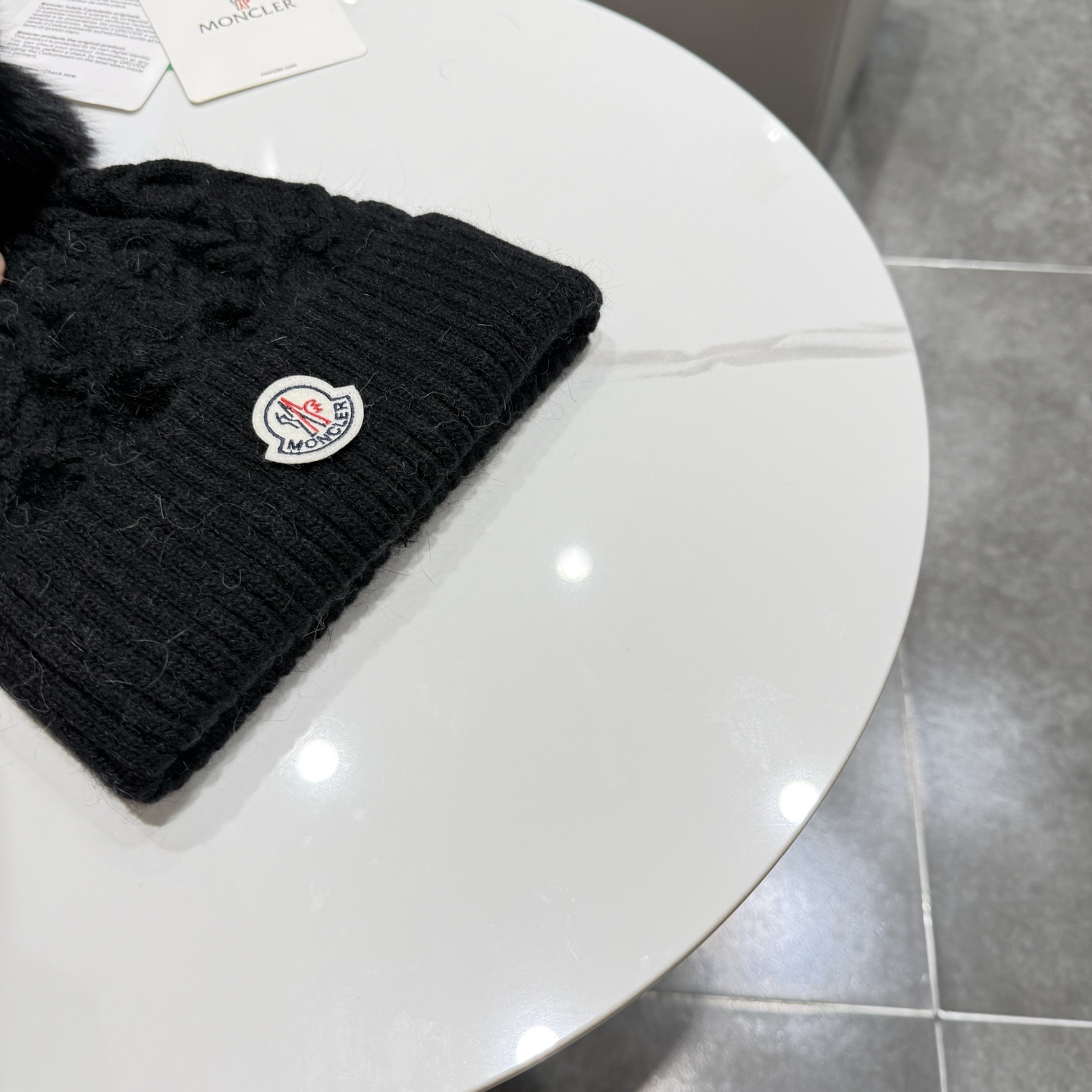 【Moncler蒙口】2026秋冬新款女款配狐狸毛球毛线帽# 非常有质感的一款～复古风