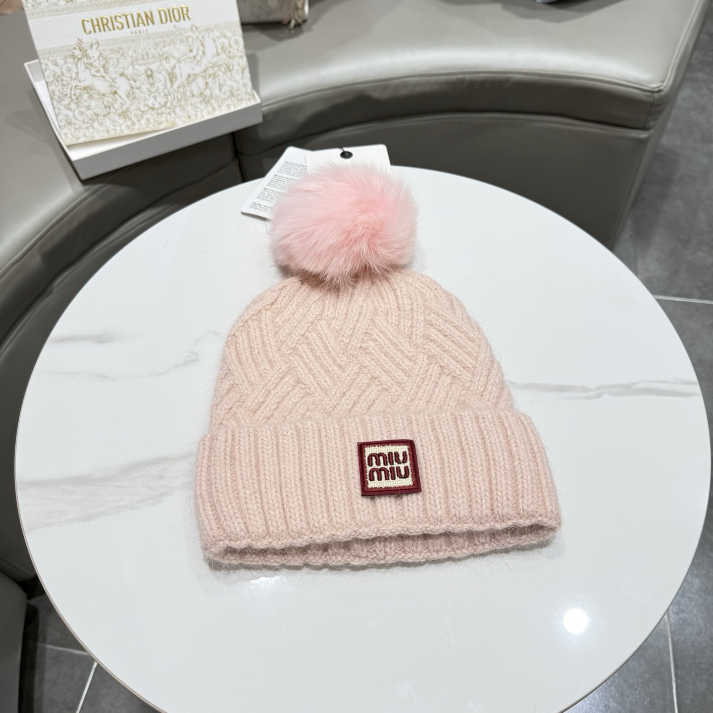 miumiu缪缪🐰秋冬毛线帽 这种高级简直质感从头开始了!巨推荐大家 这顶不管什么类型的衣服都好配 💖休闲和甜美都能牢牢 miumiu缪缪🐰秋冬毛线帽 这种高级简直质感从头开始了!巨推荐大家 这顶不管什么类型的衣服都好配 💖休闲和甜美都能牢牢
